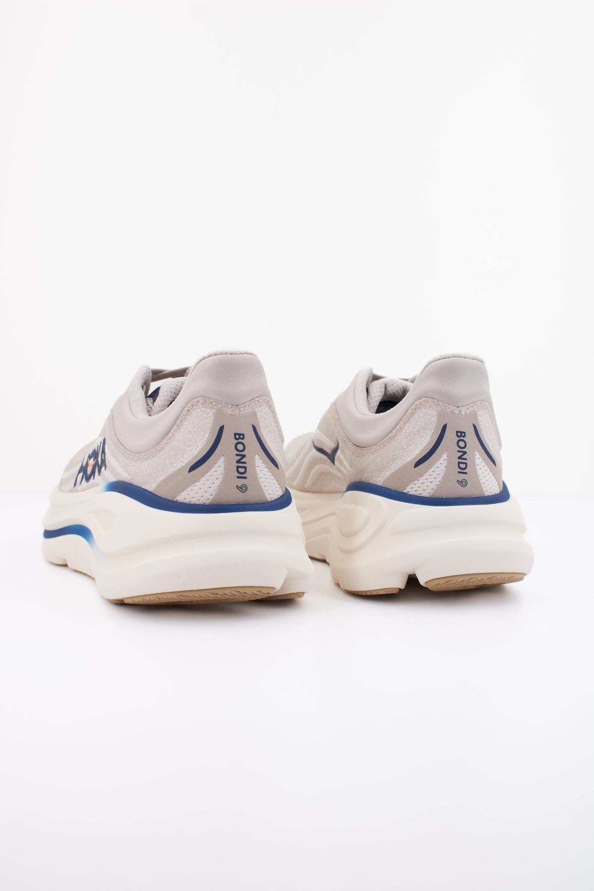 HOKA ZAPATILLA BONDI 9 en color BEIS (4)