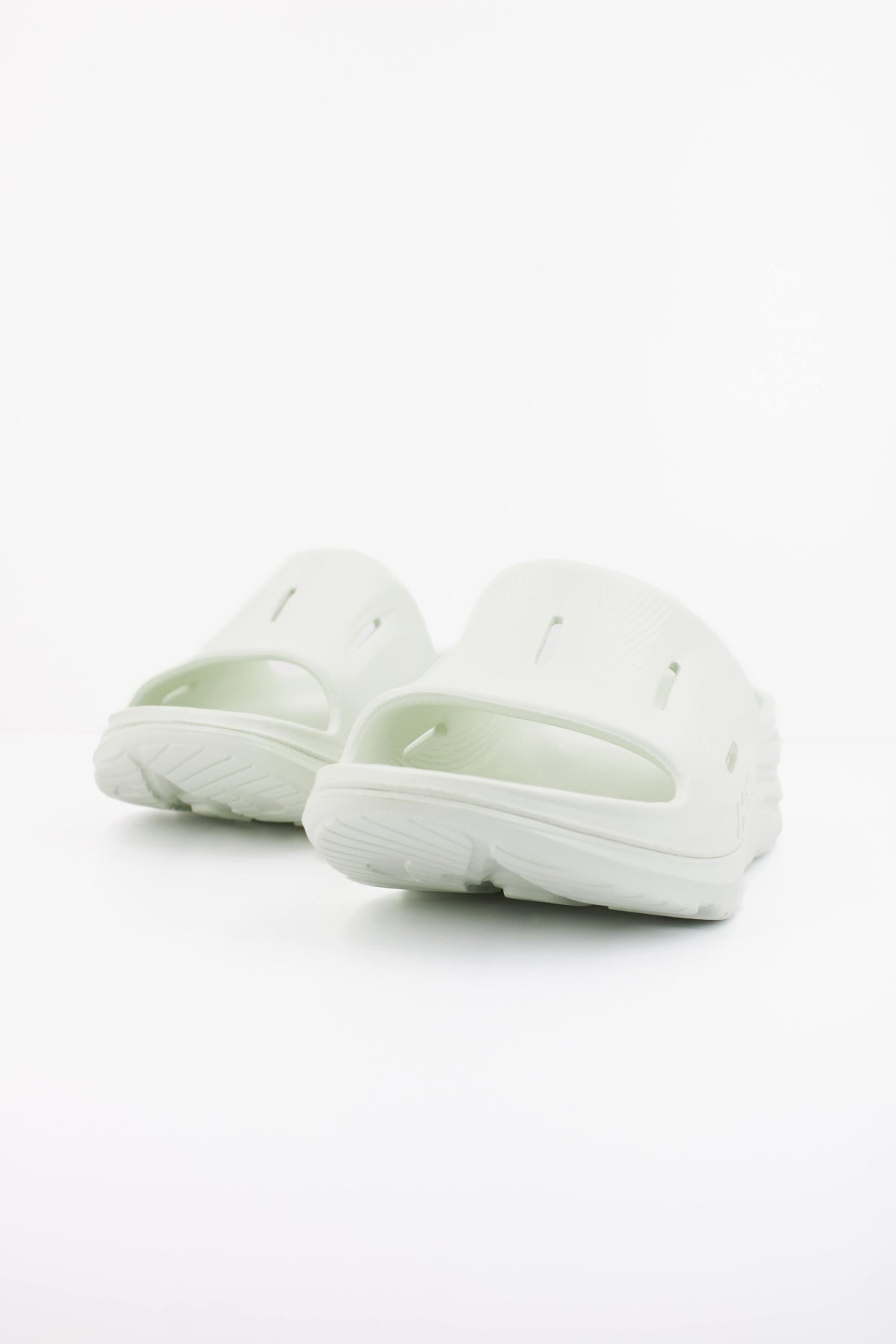 HOKA  U ORA RECOVERY  en color VERDE (2)