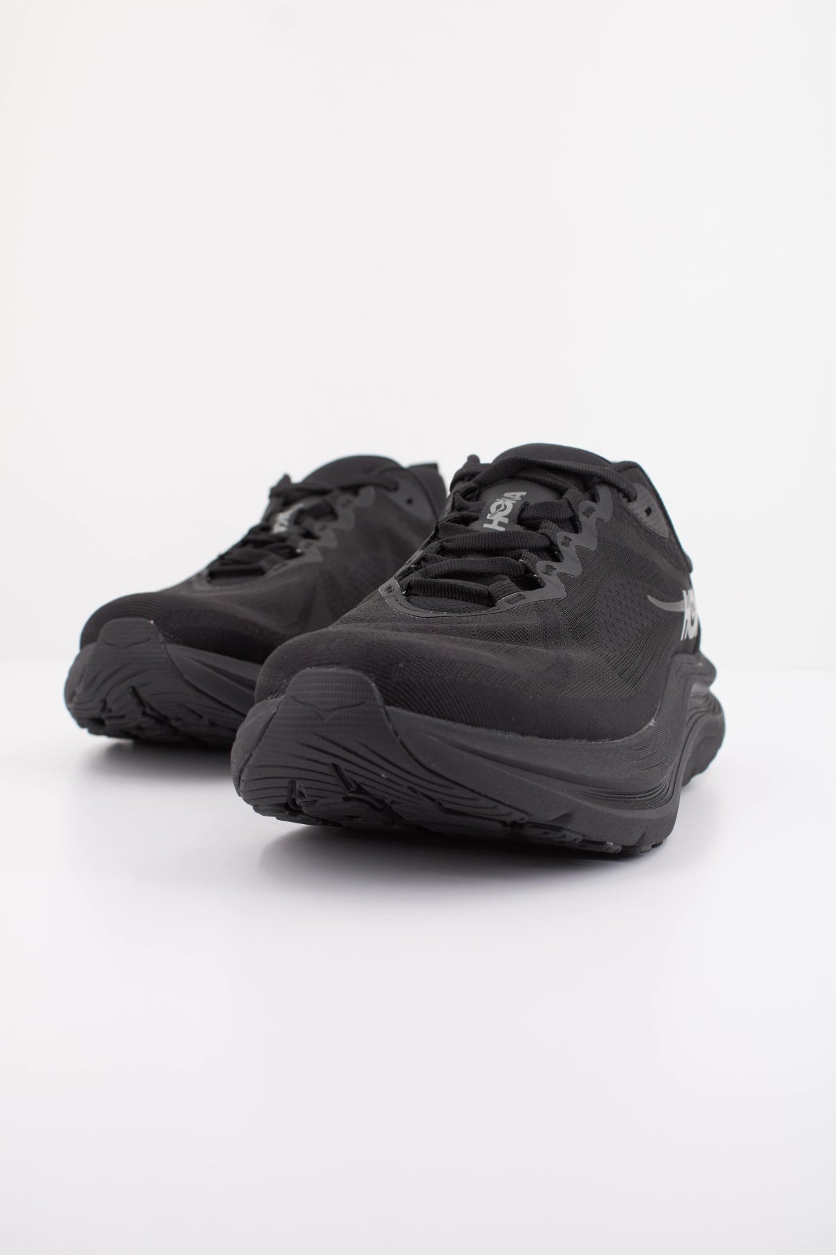 HOKA KAWANA 3 en color NEGRO (2)
