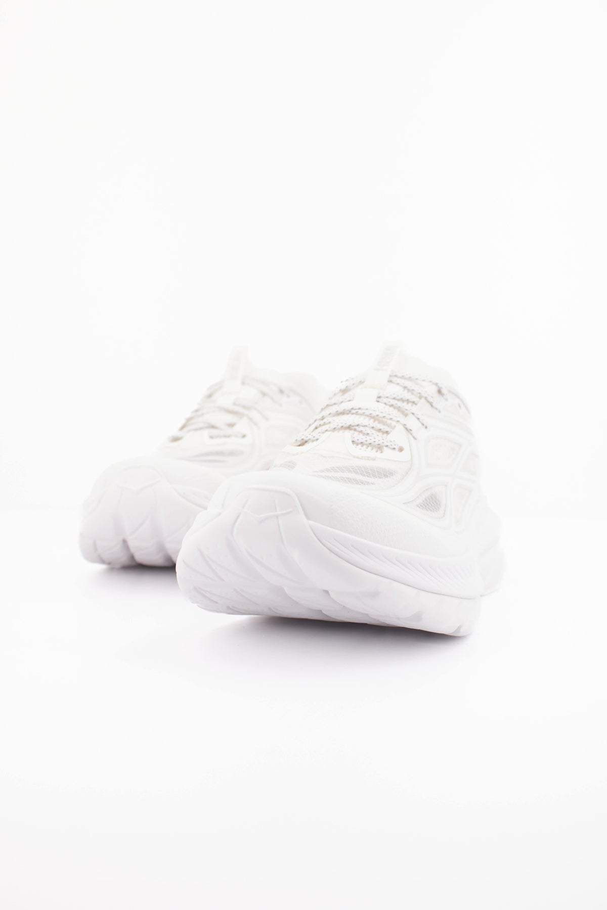 HOKA  W MACH REMASTER en color BLANCO (2)