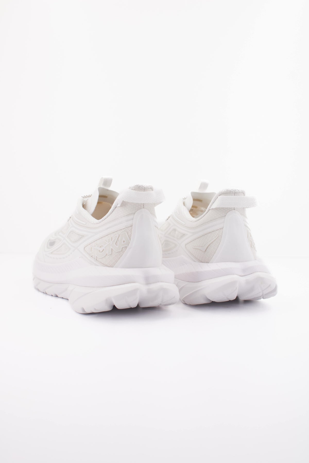 HOKA  W MACH REMASTER en color BLANCO (4)