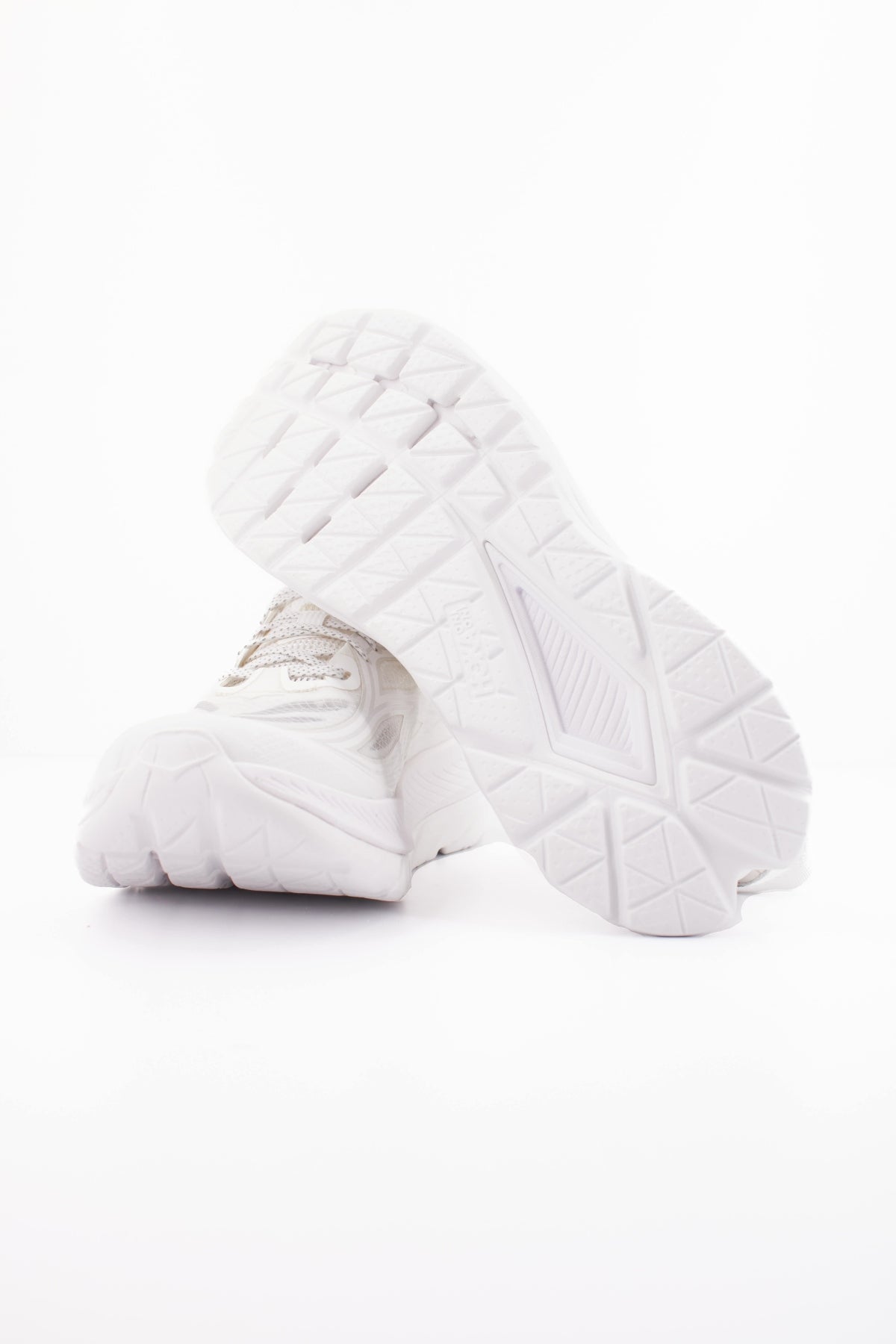HOKA  W MACH REMASTER en color BLANCO (5)
