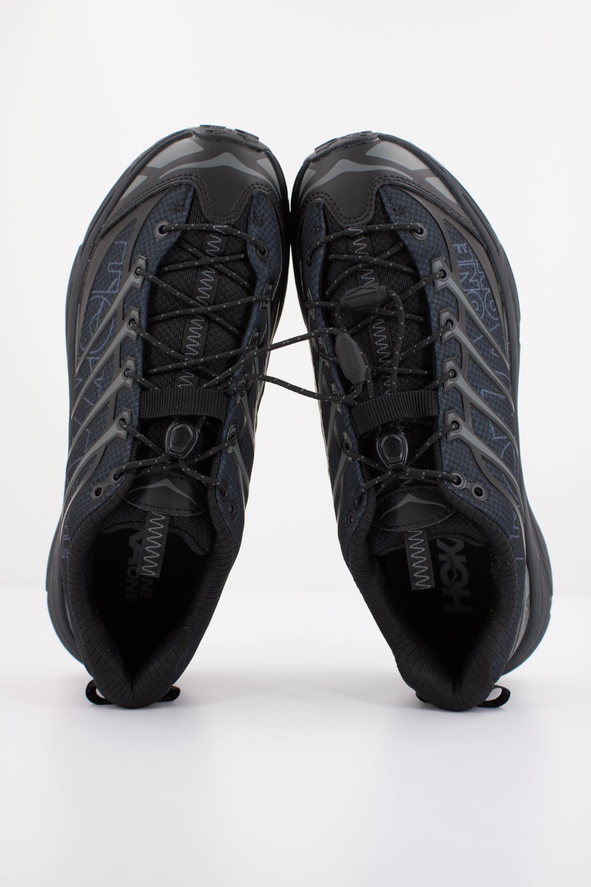 HOKA  U MAFATE THREE2  en color NEGRO (3)