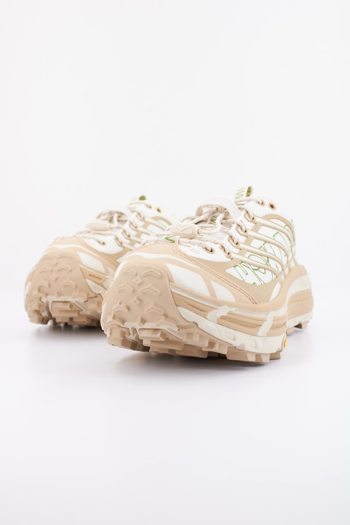 HOKA  U MAFATE THREE2  en color BEIS (2)