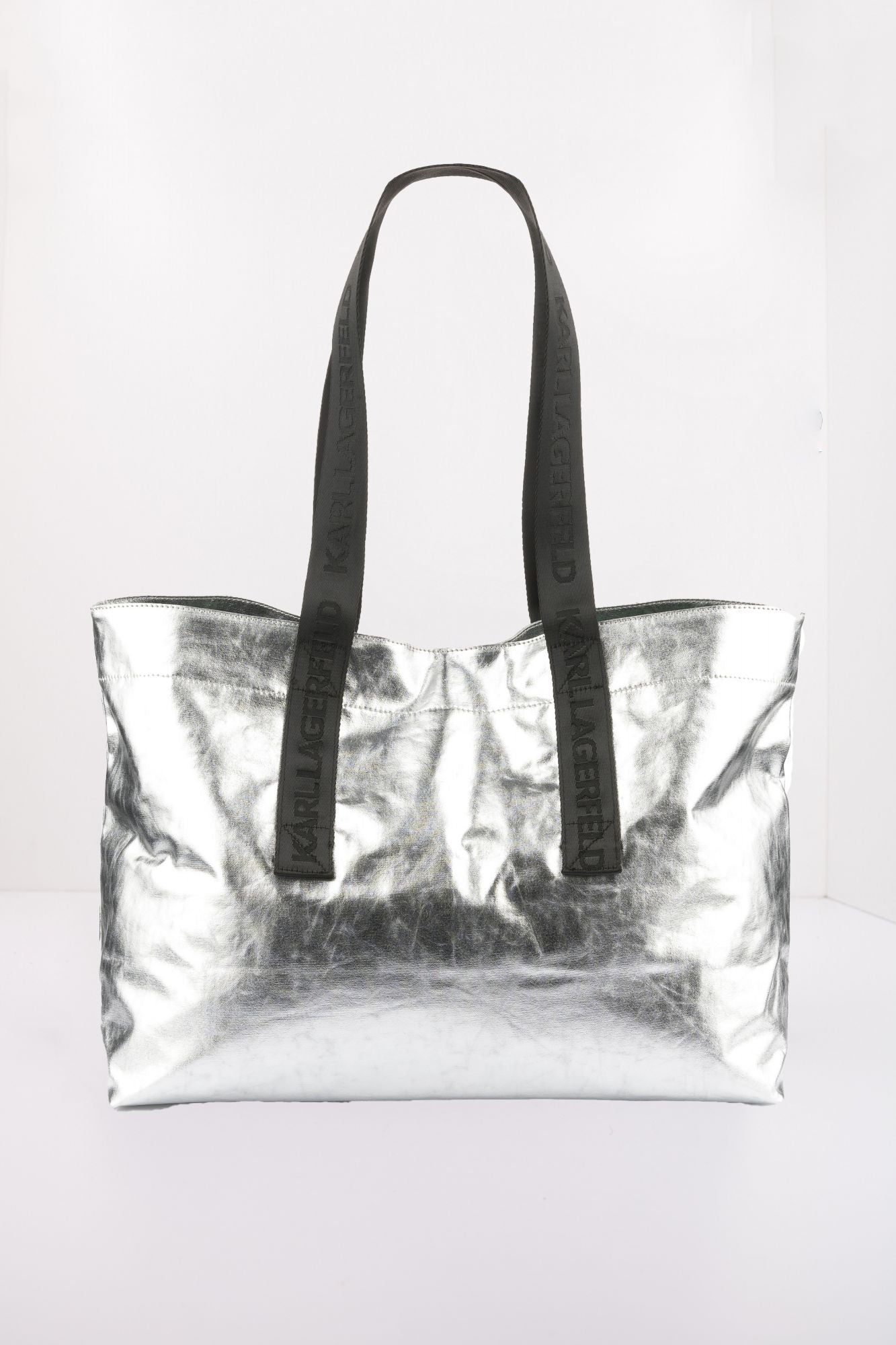 KARL LAGERFELD K/ESSENTIAL COATED SHOPPER en color PLATA (3)