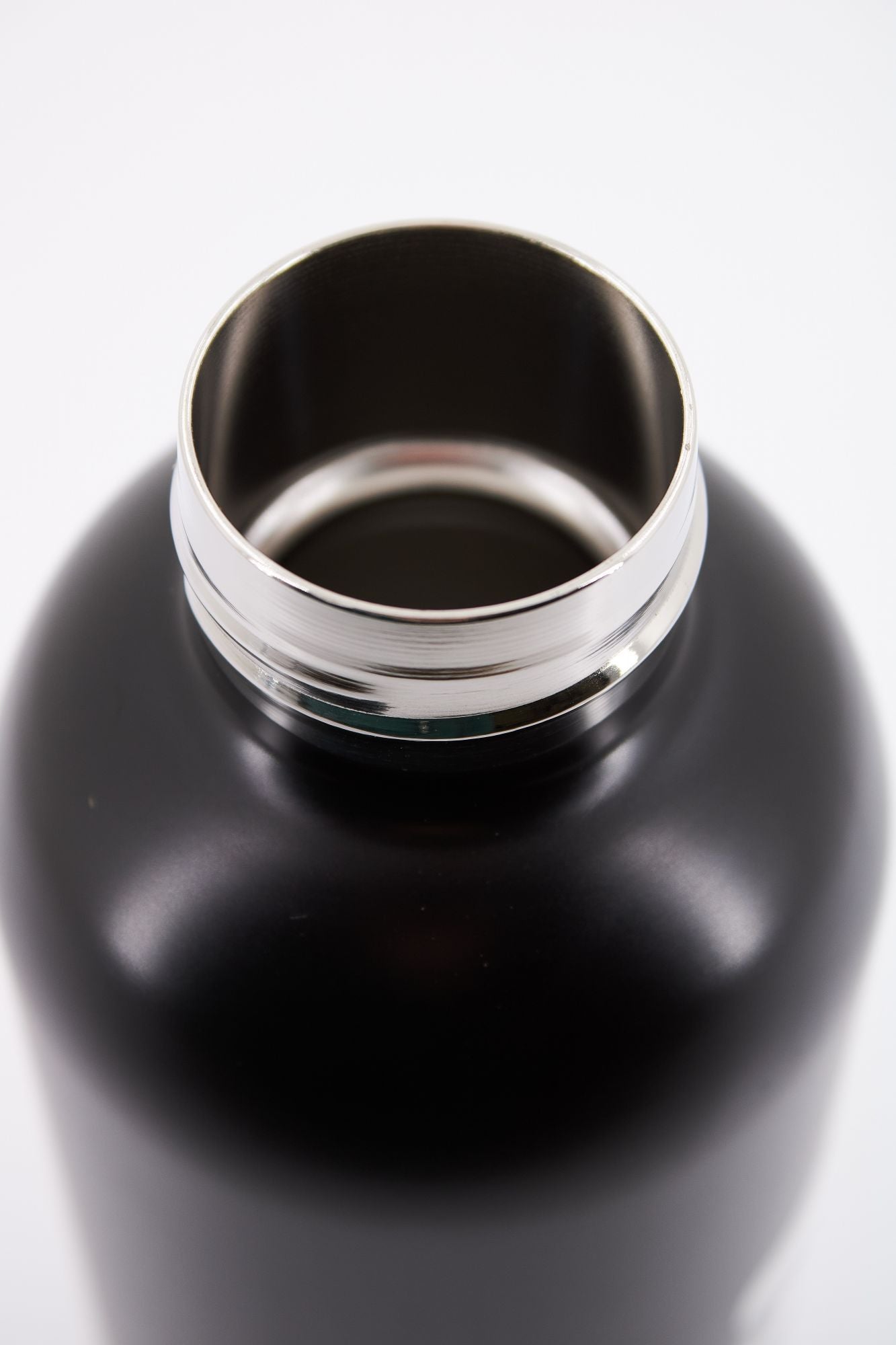 KARL LAGERFELD K/IKONIK 2.0 WATER BOTTLE en color NEGRO (4)