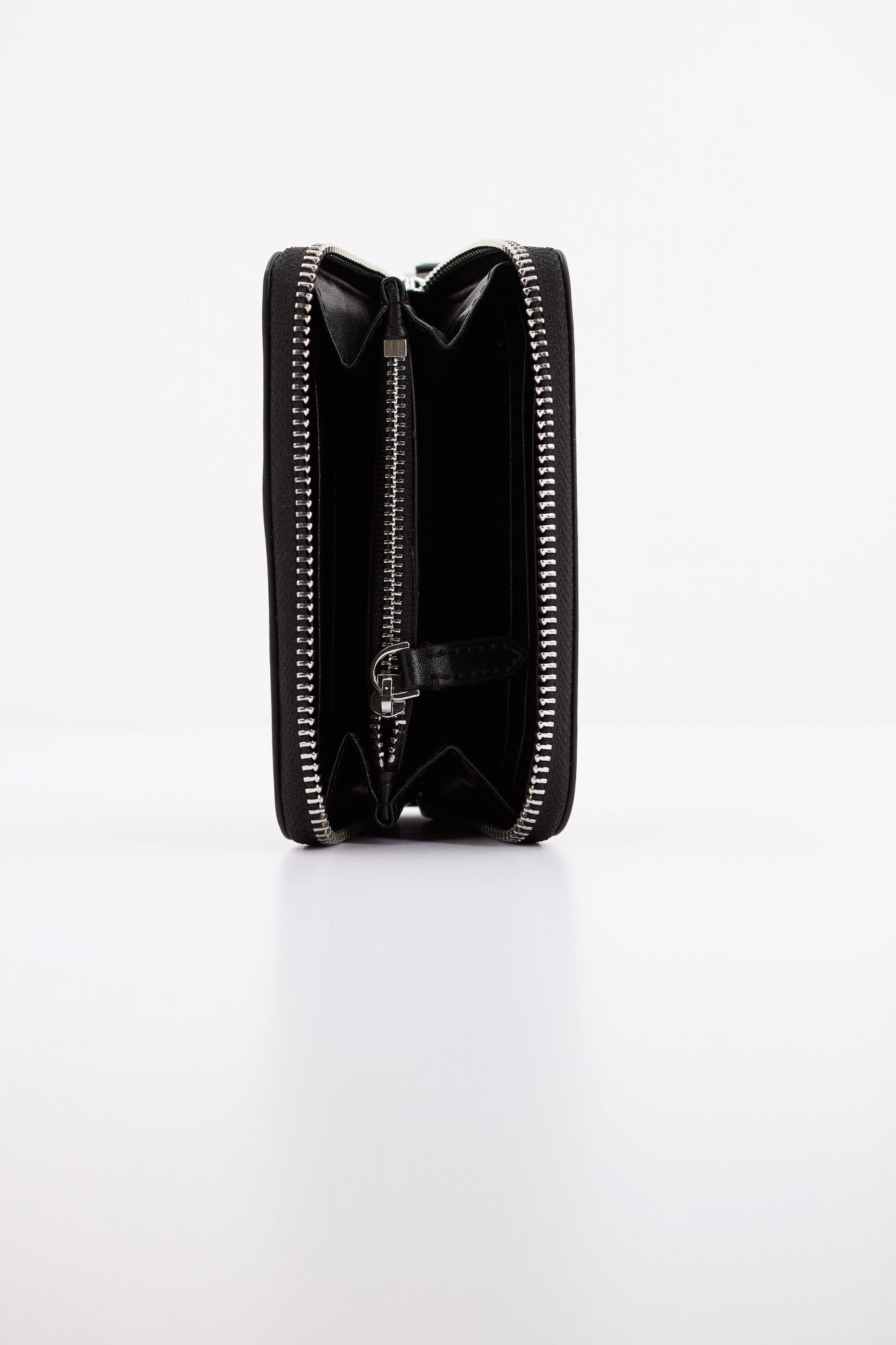 KARL LAGERFELD  K/CIRCLE SM ZIP WLLT PERF en color NEGRO (4)
