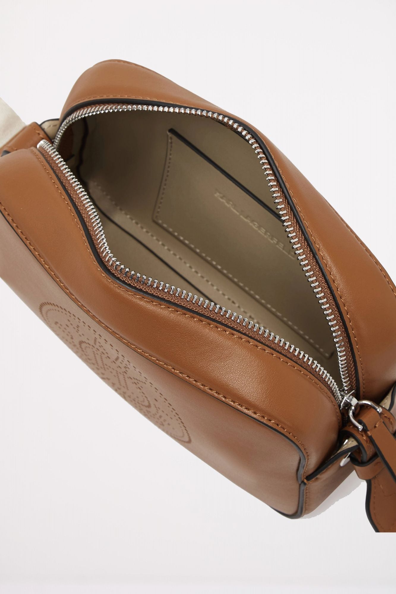 KARL LAGERFELD CIRLCE CAMERA BAG PERFORAT en color MARRON (4)
