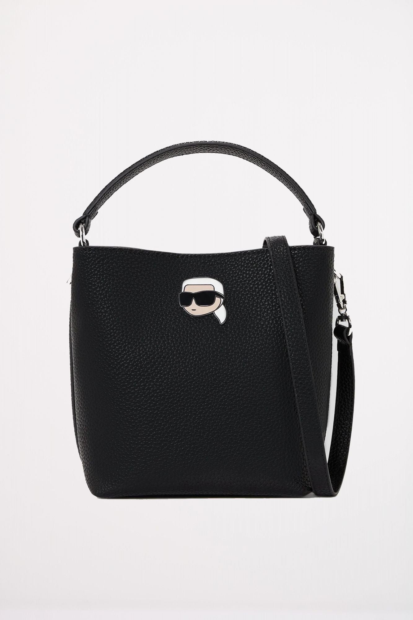 KARL LAGERFELD IKON PEBBLE BUKET BAG en color NEGRO (1)