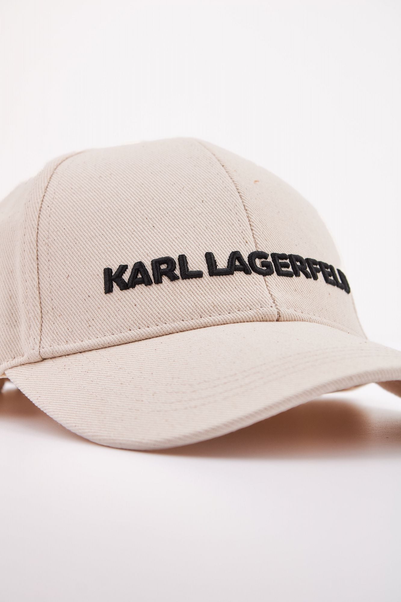 KARL LAGERFELD ESSENTIAL CAP en color BEIS (4)
