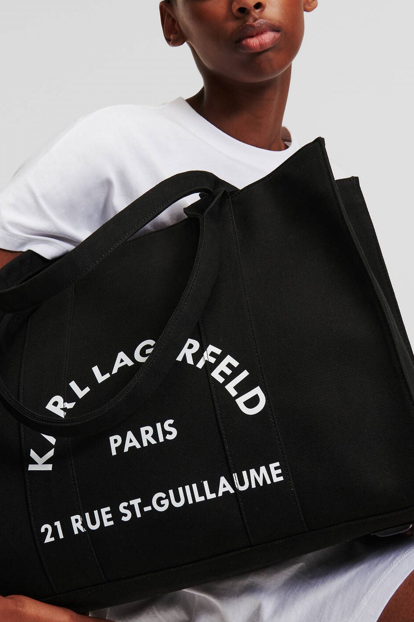 KARL LAGERFELD SRSG SQUARE LARGE TOTE en color NEGRO (5)