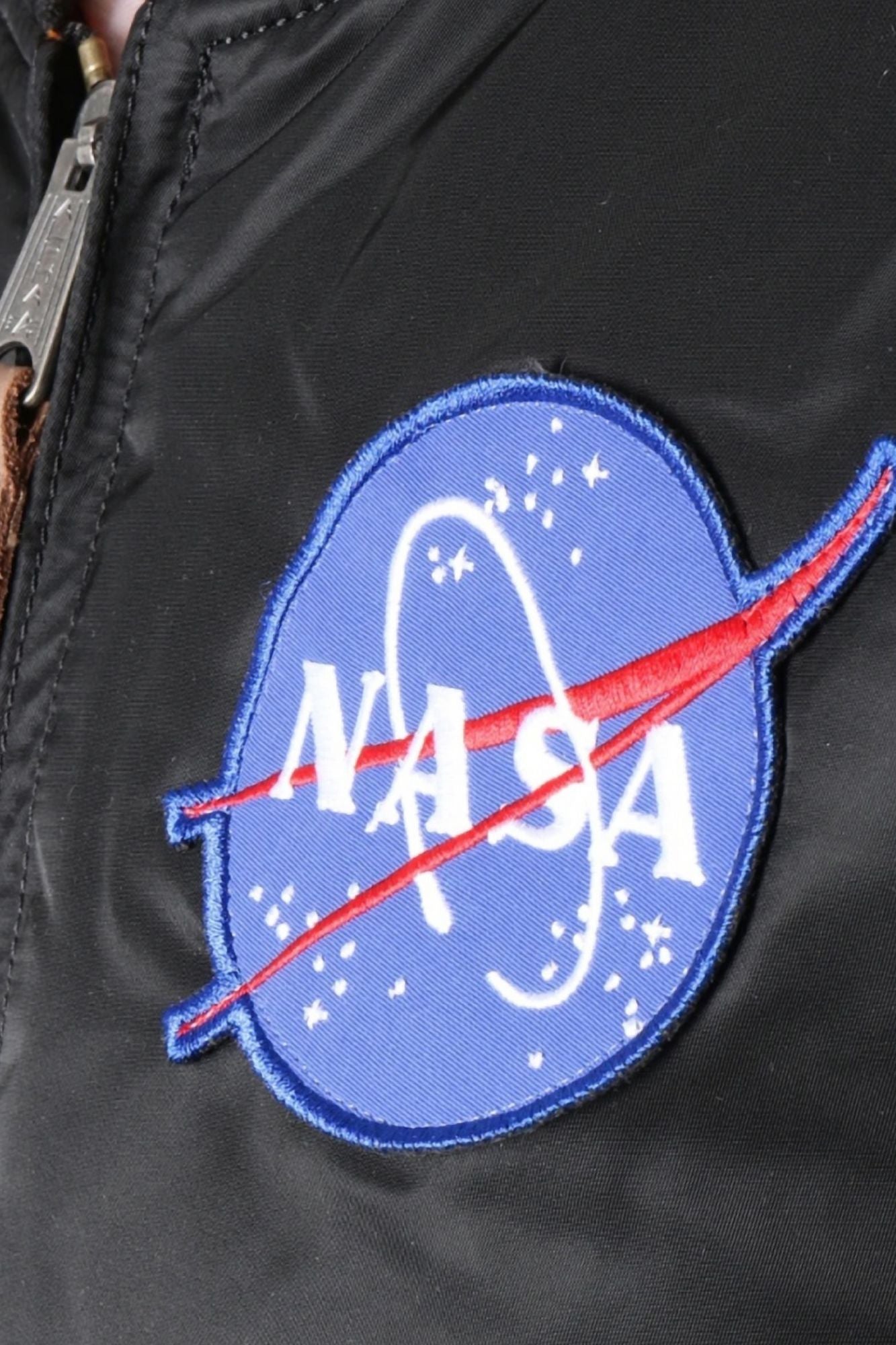 ALPHA INDUSTRIES  MA1 VF NASA  en color NEGRO (5)