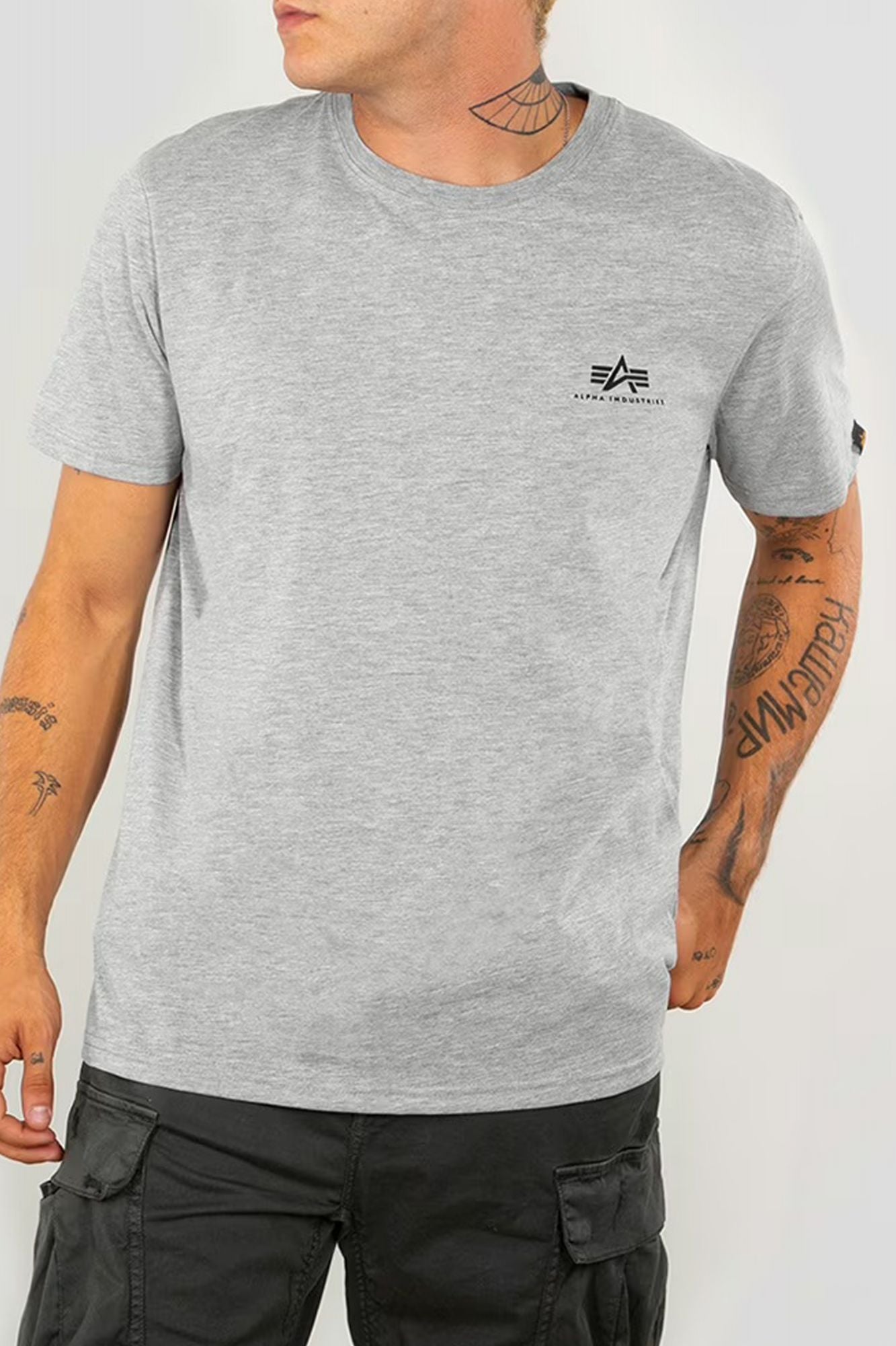 ALPHA INDUSTRIES TEE-SHIRT en color GRIS (1)
