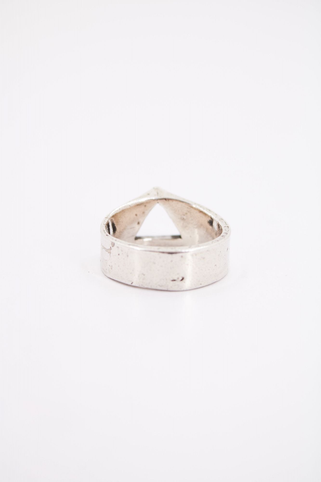 TWOJEYS TRIANGLE RING en color PLATA (4)