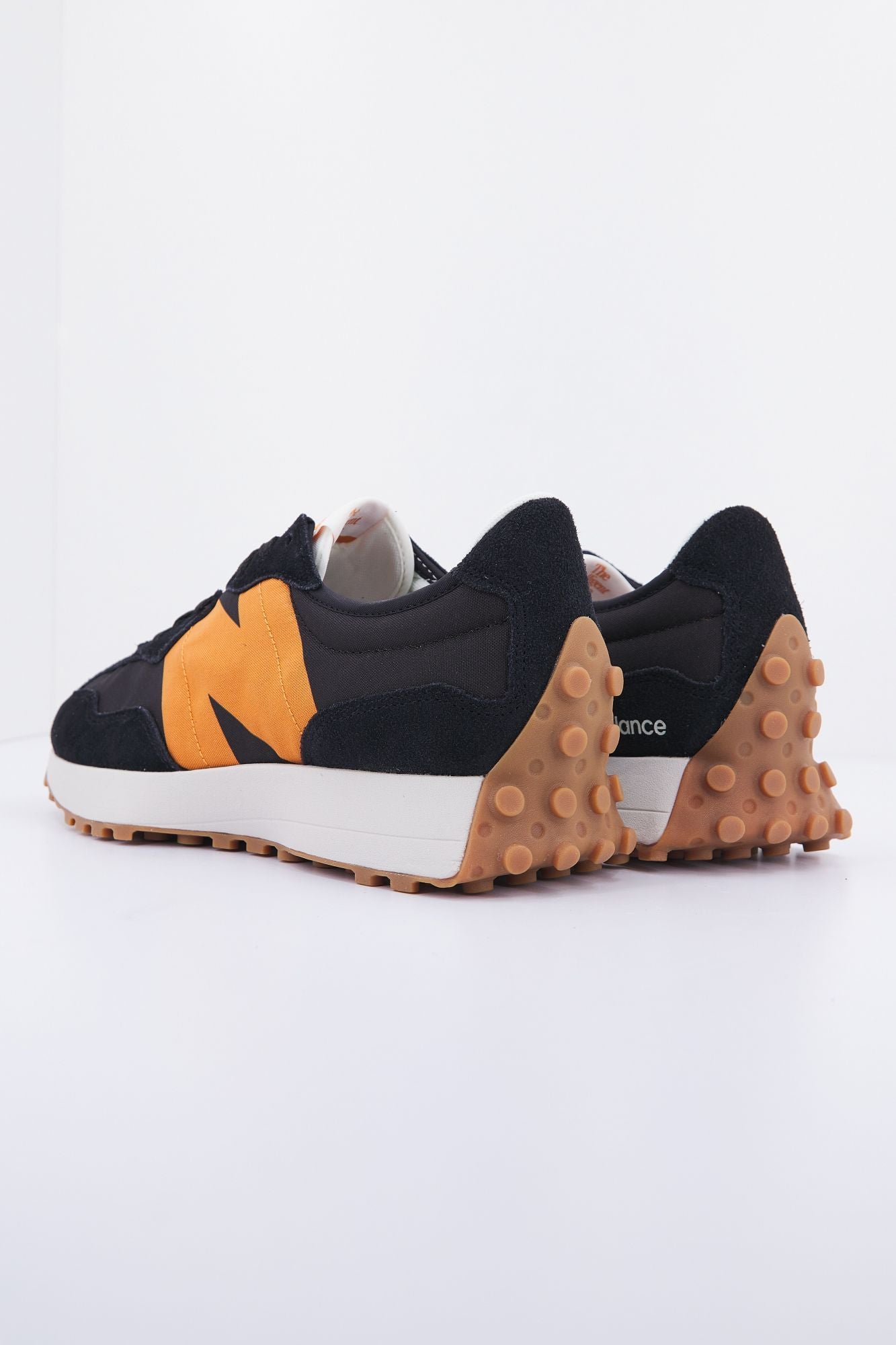 NEW BALANCE MS327 HN1 en color NEGRO (3)