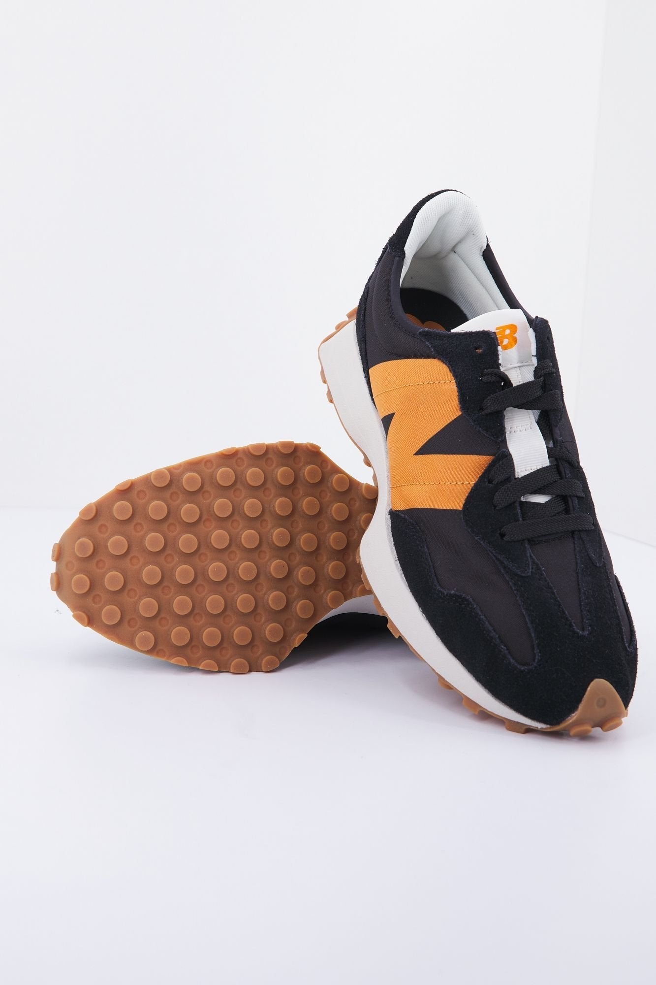 NEW BALANCE MS327 HN1 en color NEGRO (4)