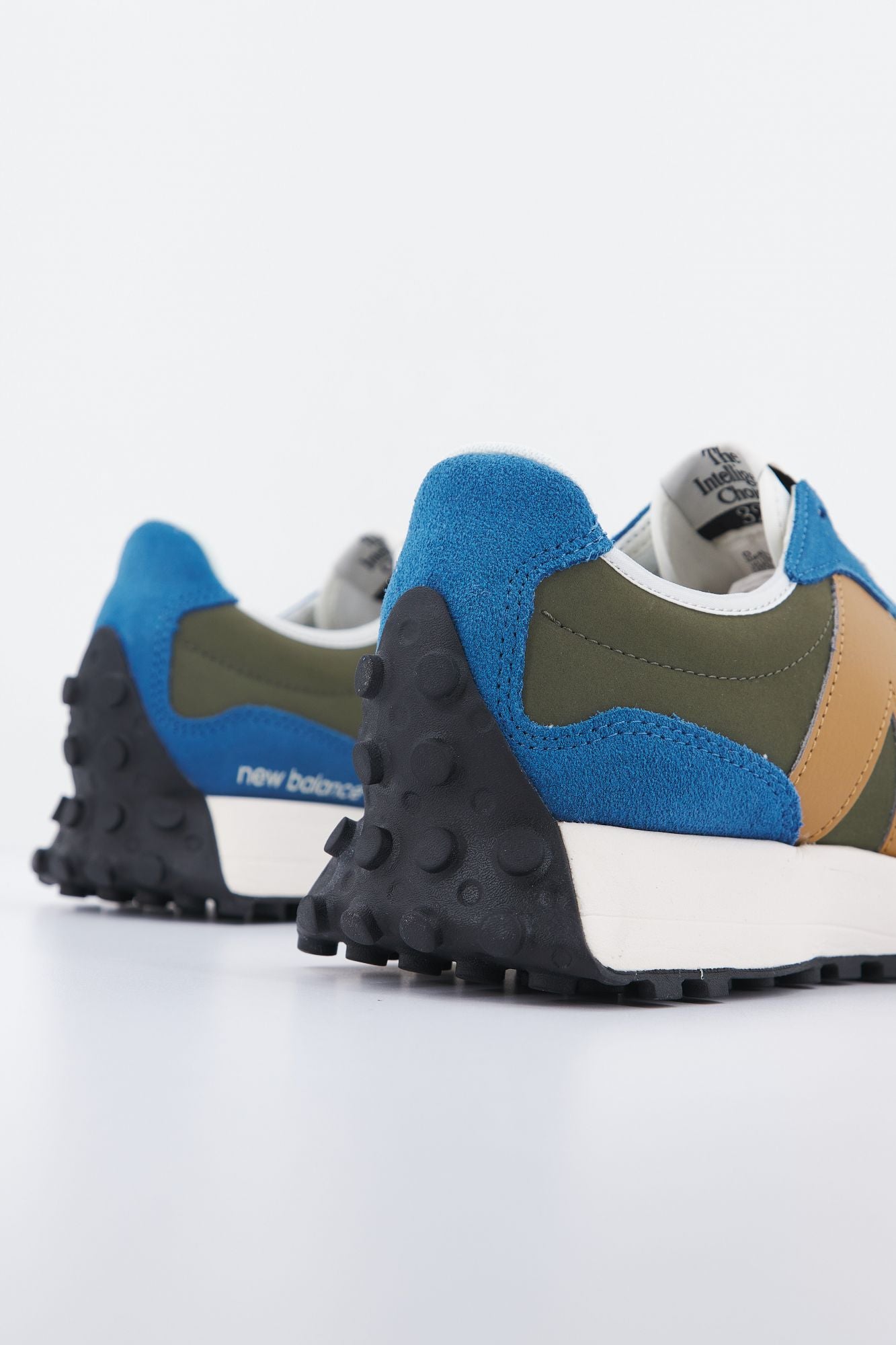 NEW BALANCE MS327 LE1  en color AZUL (3)
