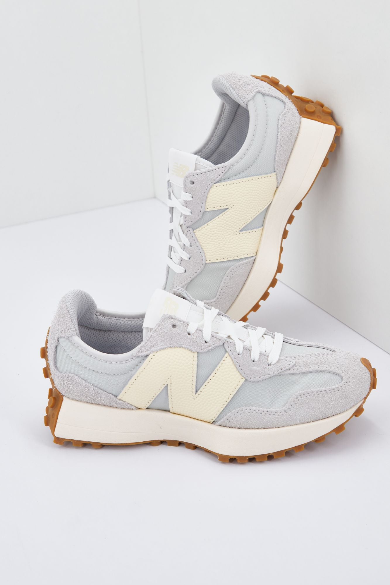 NEW BALANCE WS327 BG  en color GRIS (1)