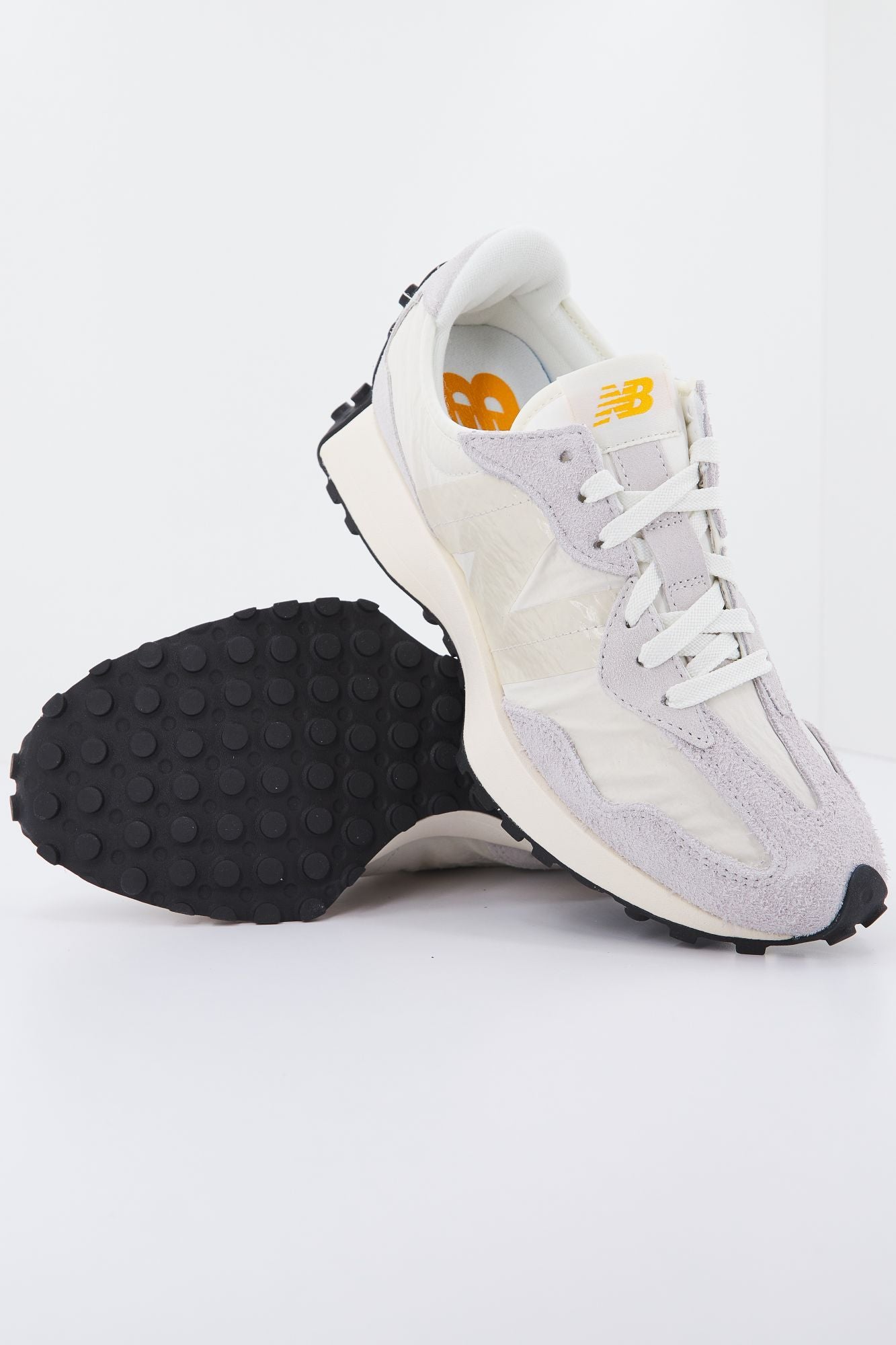NEW BALANCE MS327 CJ  en color BEIS (4)