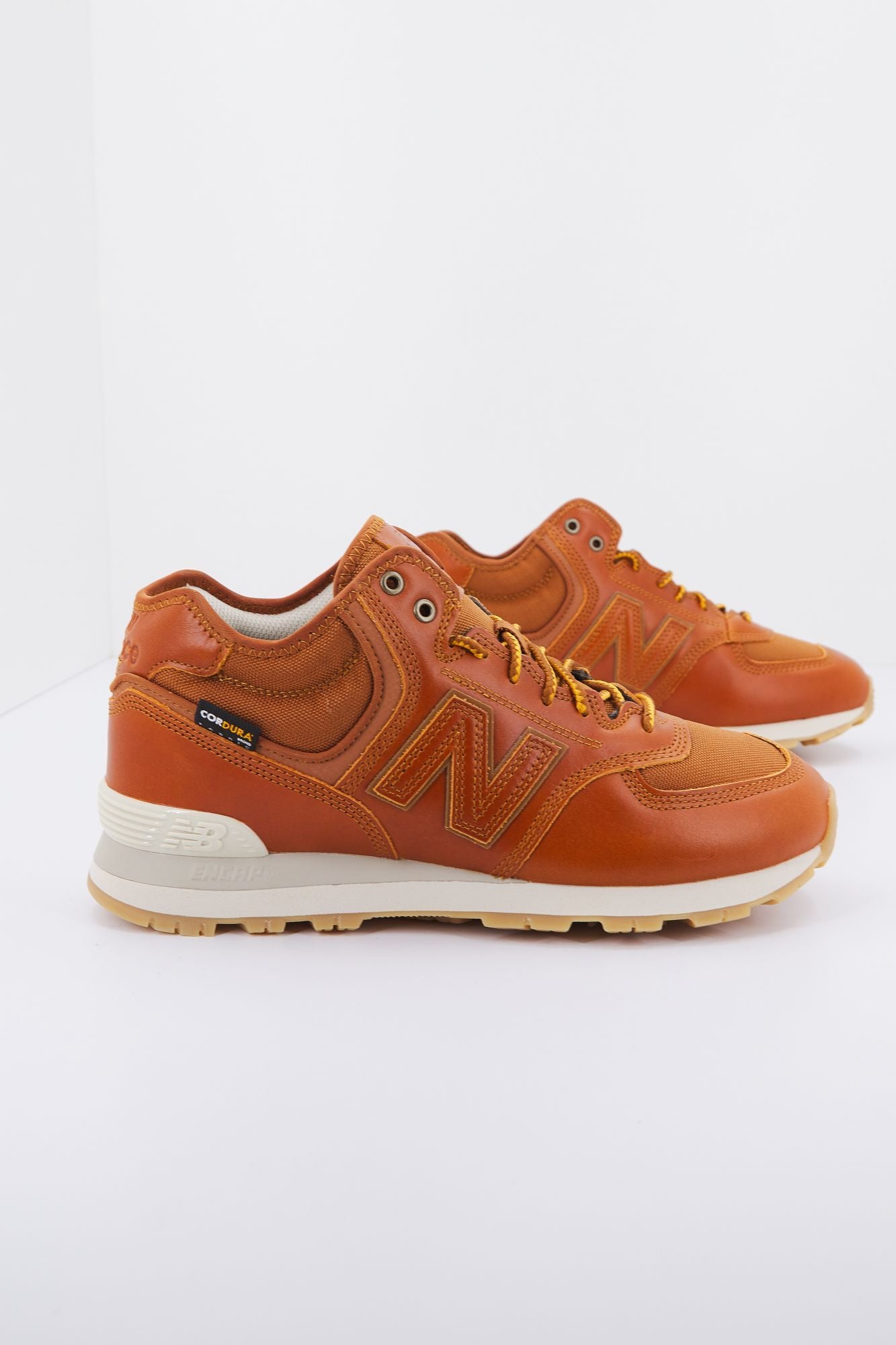 NEW BALANCE U574 HBB en color MARRON (2)