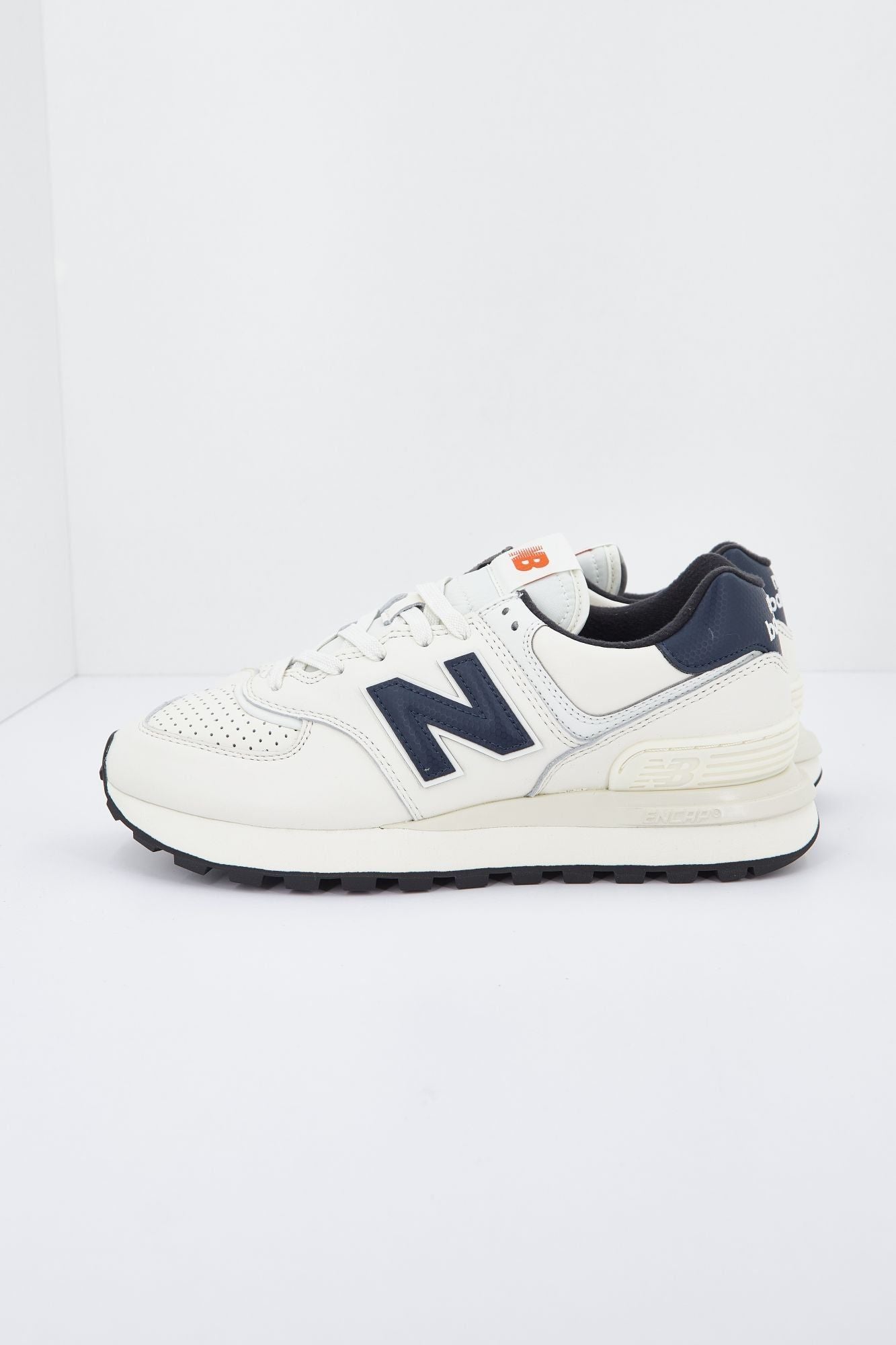 NEW BALANCE U574L GTO  en color BLANCO (2)