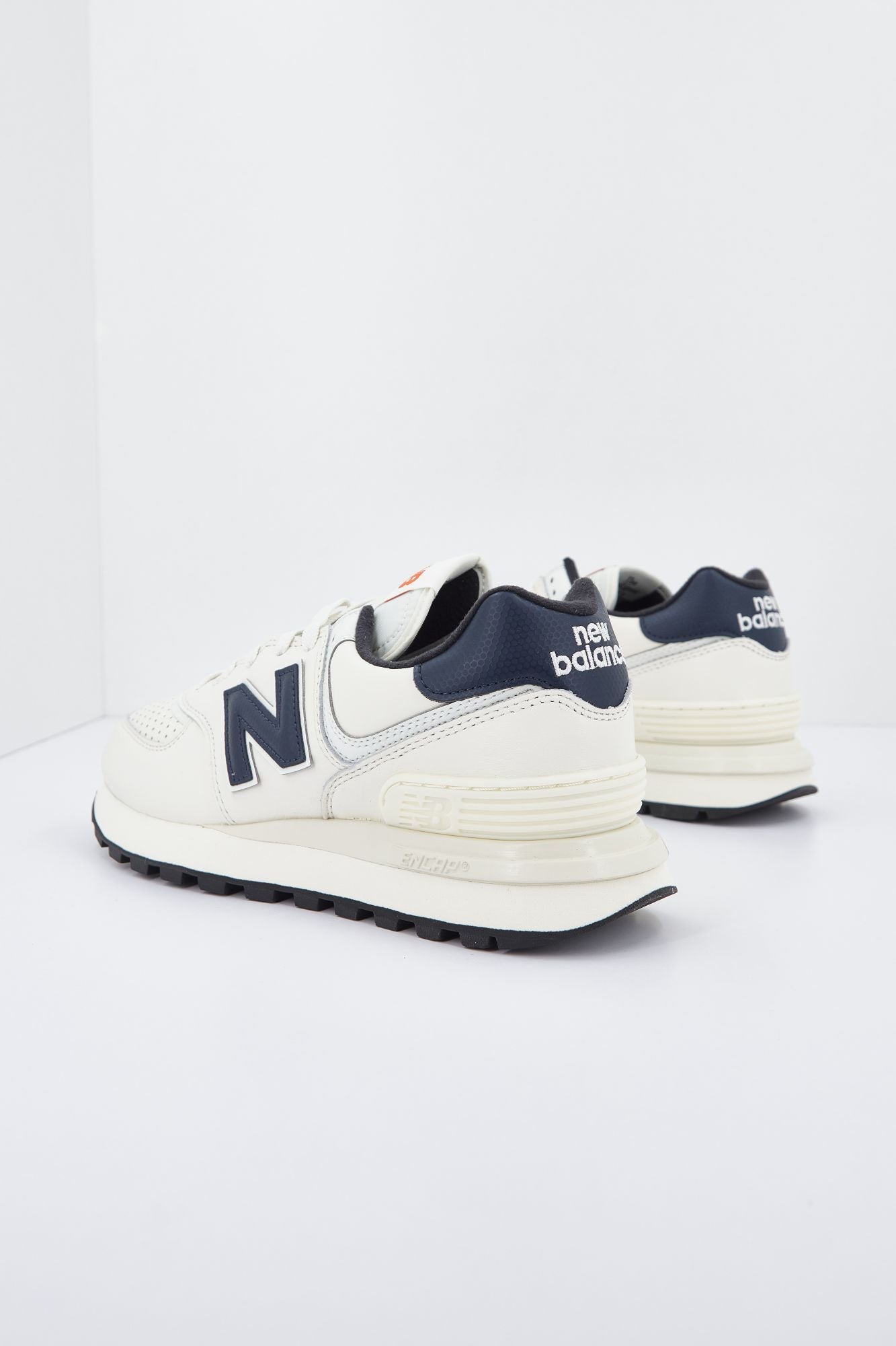 NEW BALANCE U574L GTO  en color BLANCO (3)