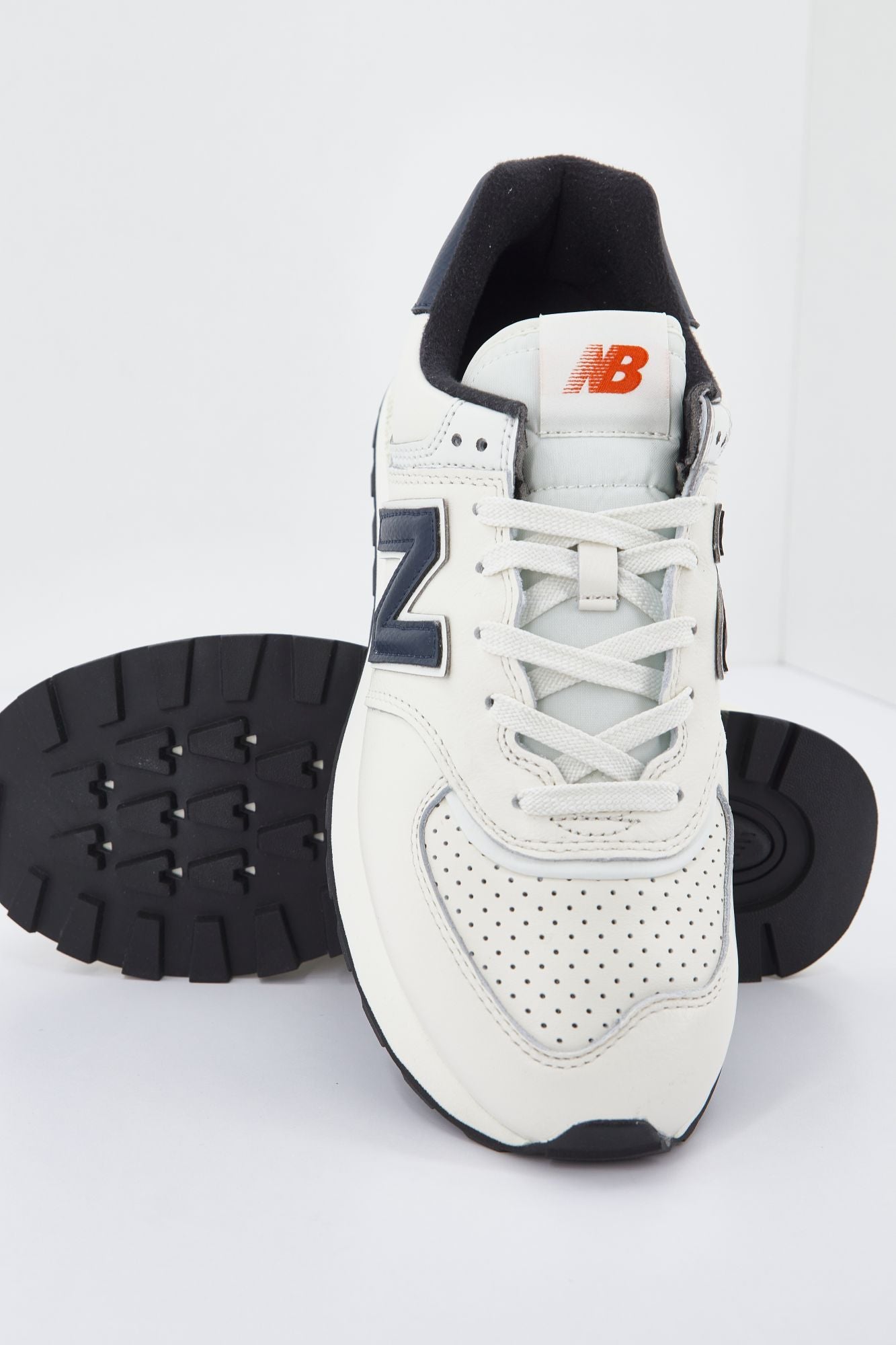 NEW BALANCE U574L GTO  en color BLANCO (4)