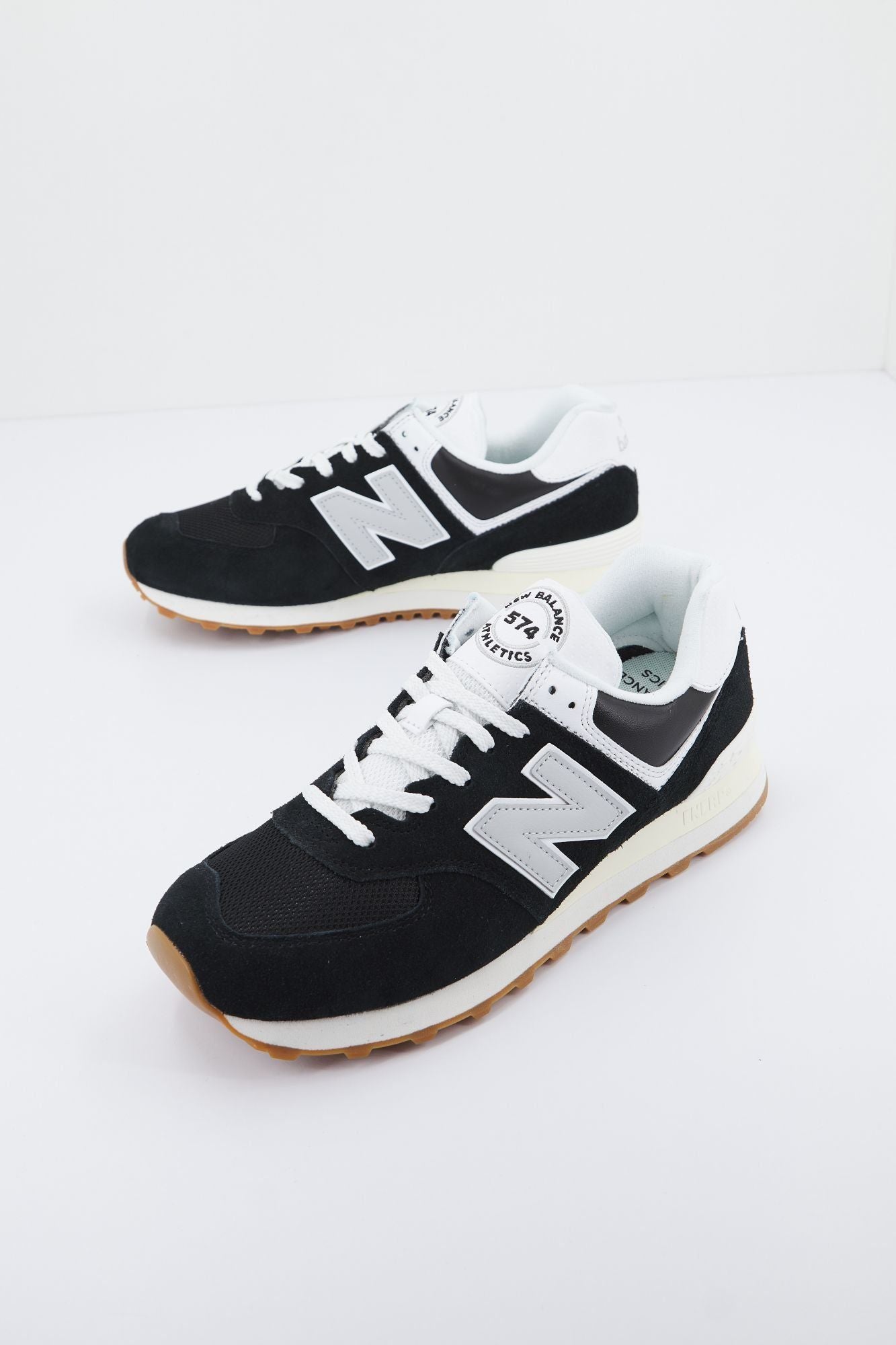NEW BALANCE U574 UG2  en color NEGRO (2)