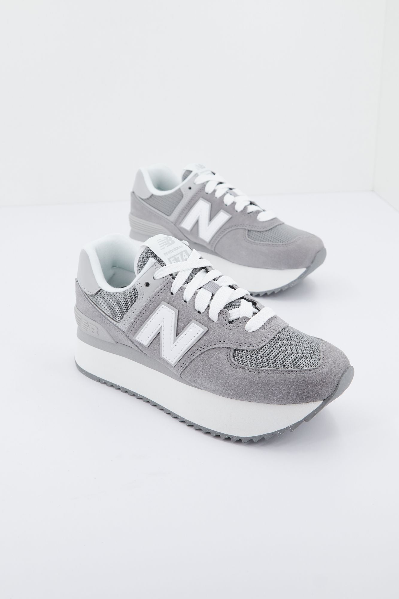 NEW BALANCE WL574 ZSD en color GRIS (1)