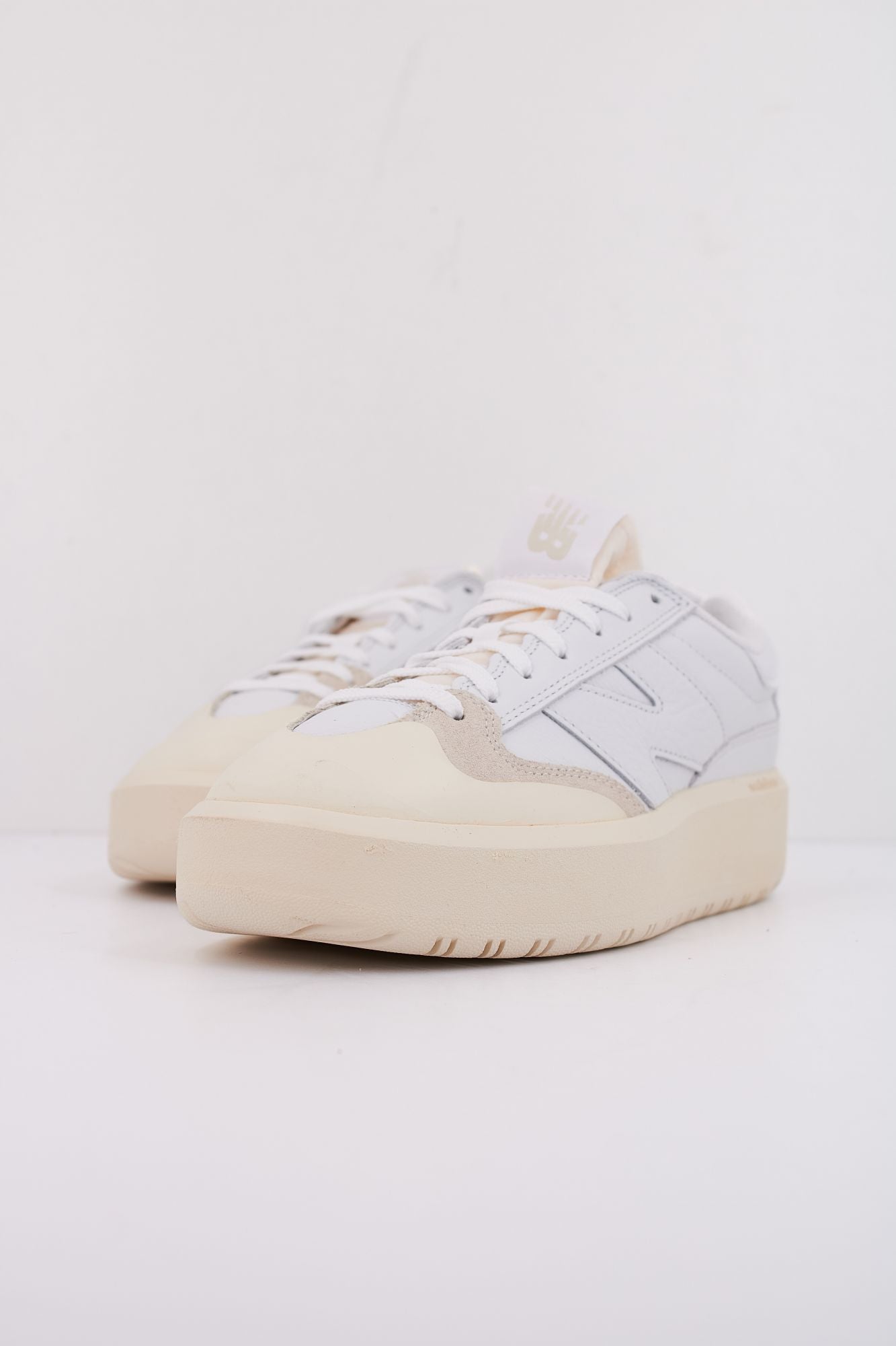 NEW BALANCE CT302 OB en color BLANCO (2)
