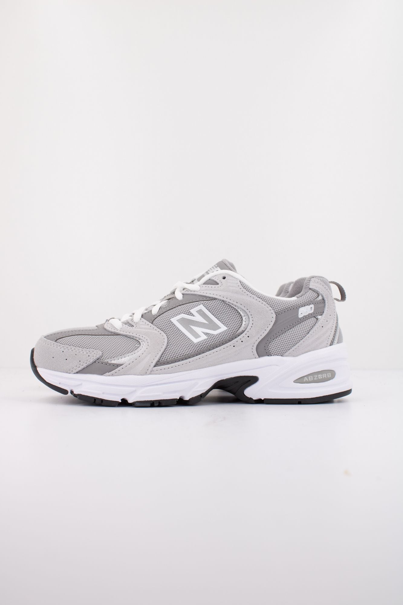 NEW BALANCE MR530 CK  en color GRIS (1)