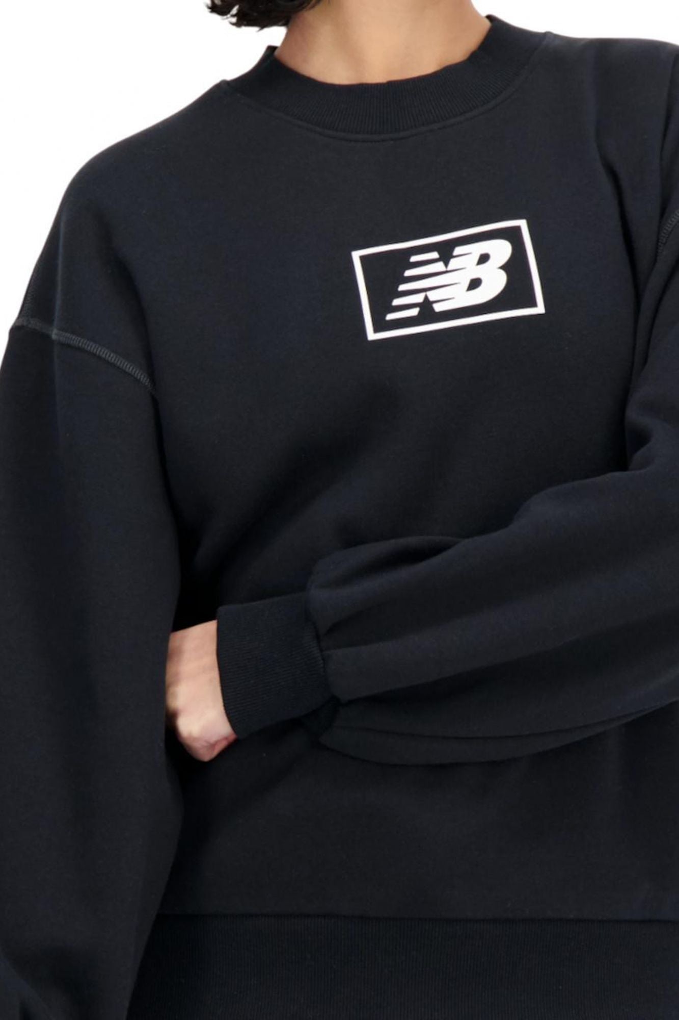 NEW BALANCE  ESSENTIALS BRUSHED BACK en color NEGRO (4)