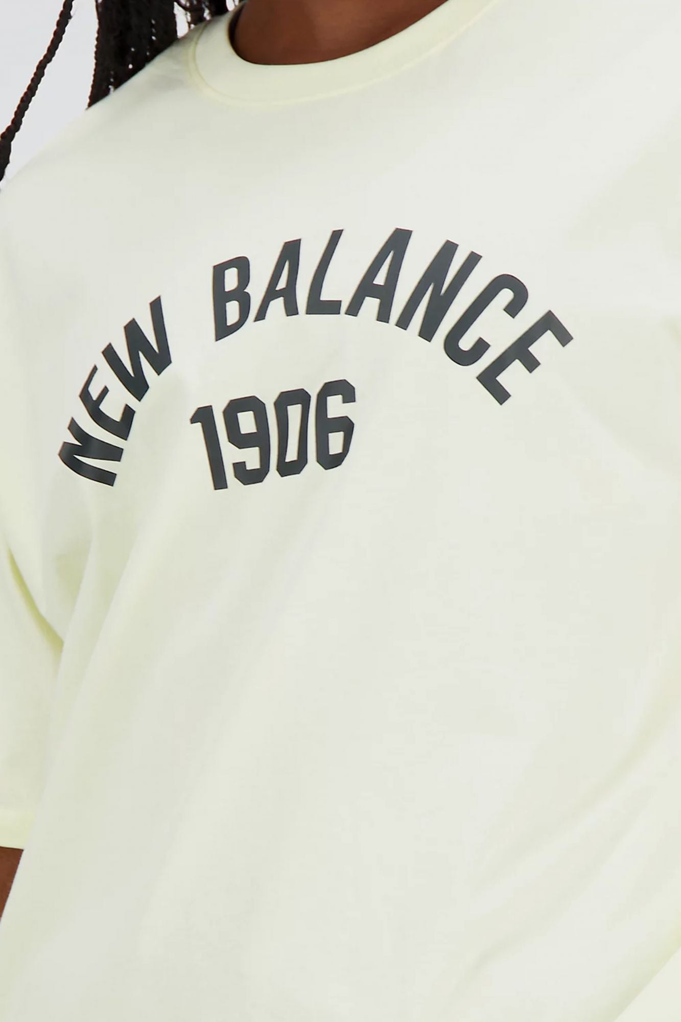 NEW BALANCE ESSENTIALS VARSITY TSHIRT en color AMARILLO (4)