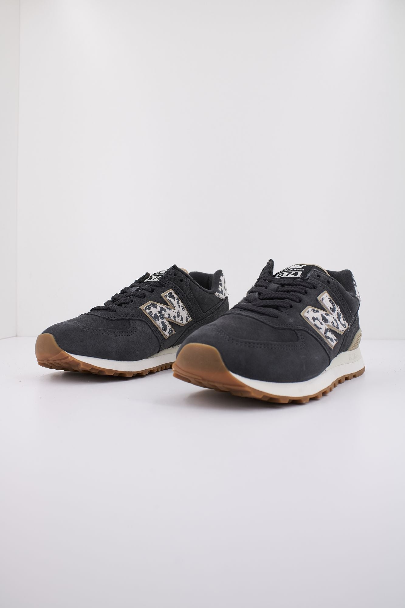 NEW BALANCE WL574 XE2 en color GRIS (2)