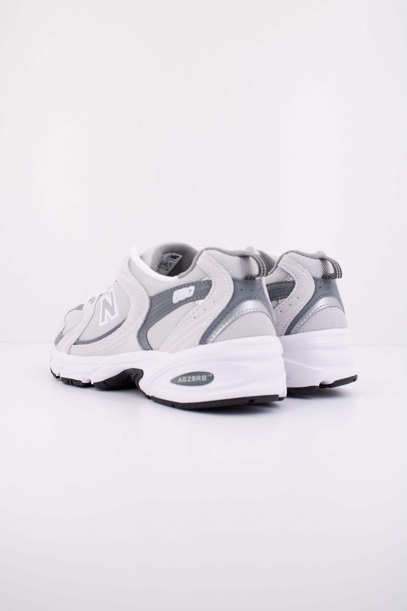 NEW BALANCE MR530 CB en color BLANCO (4)
