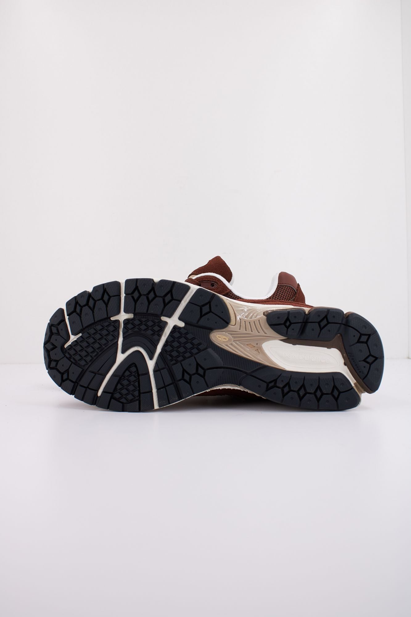 NEW BALANCE M2002 RFF en color MARRON (5)