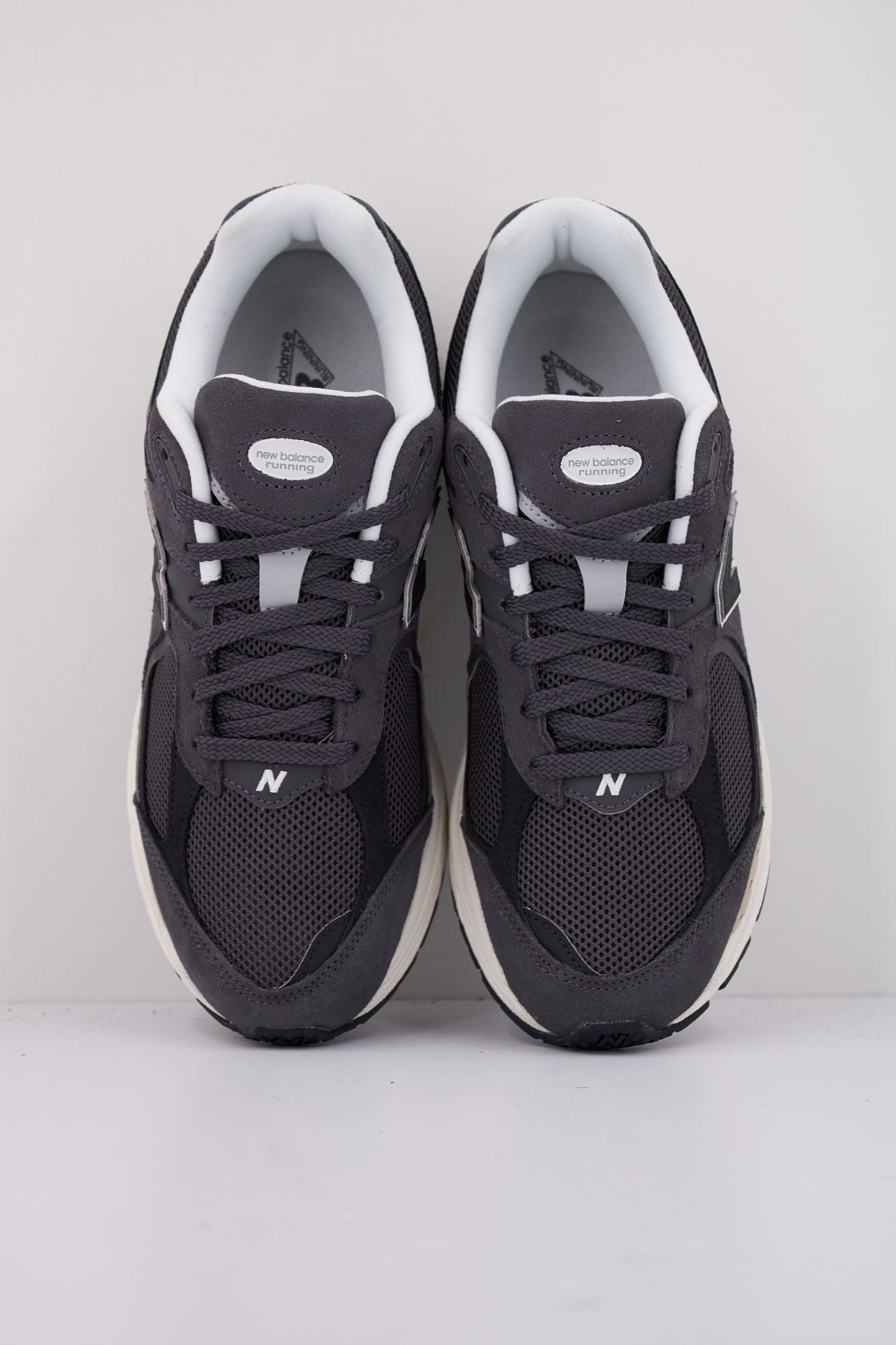 NEW BALANCE M2002 RFL en color GRIS (3)