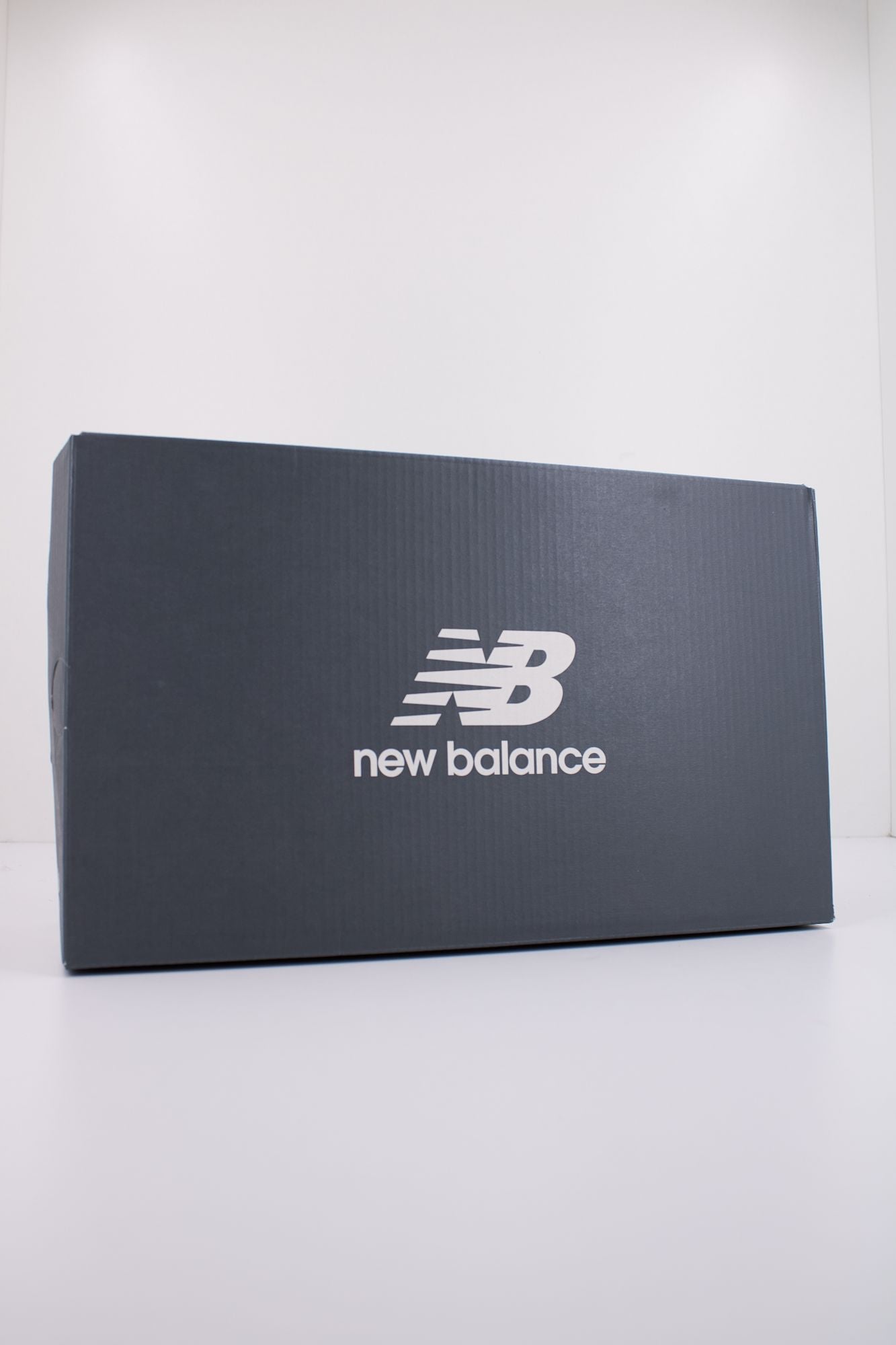 NEW BALANCE MR530 SZ en color BLANCO (6)