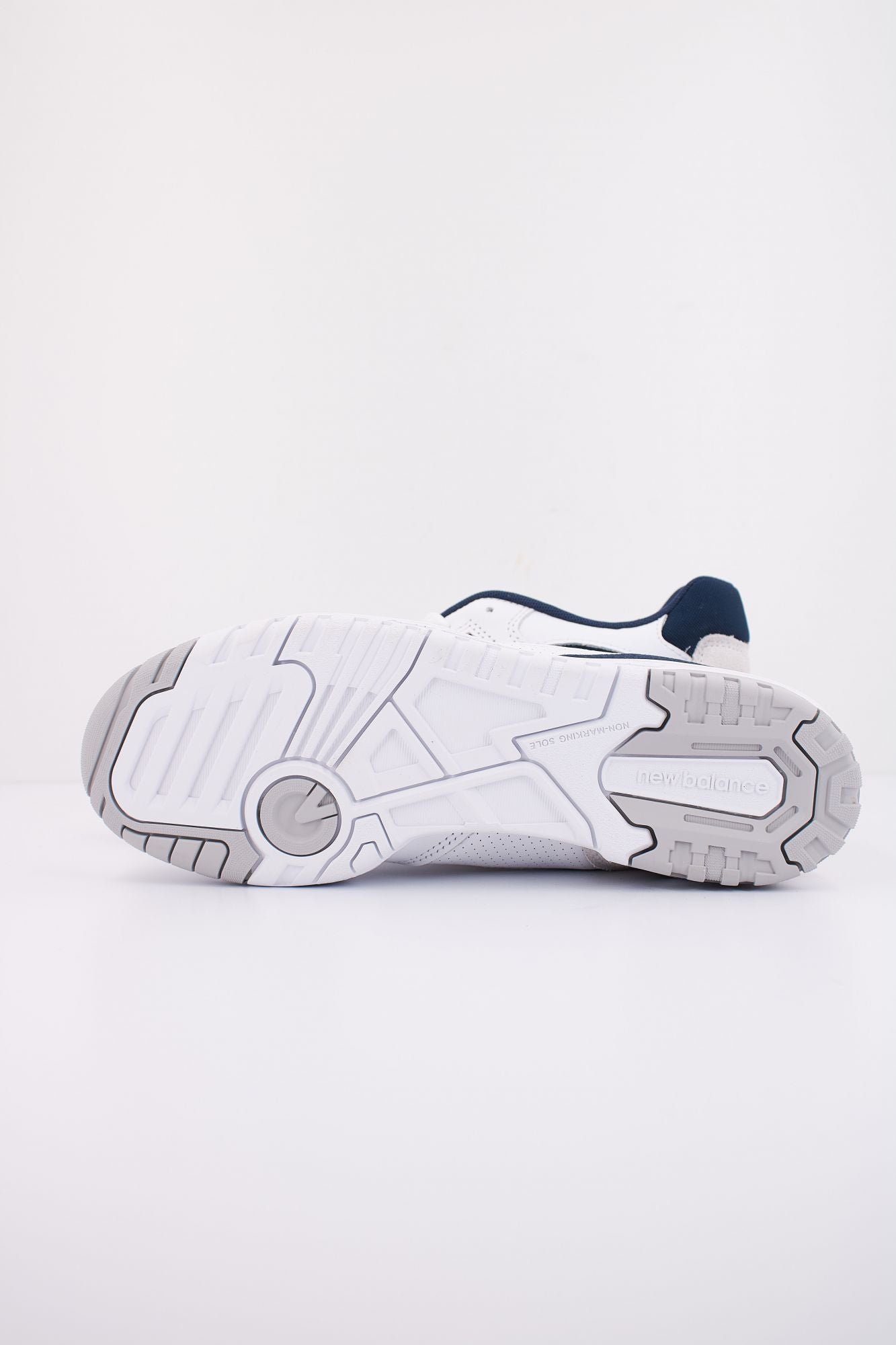 NEW BALANCE BB550 ESD en color BLANCO (5)