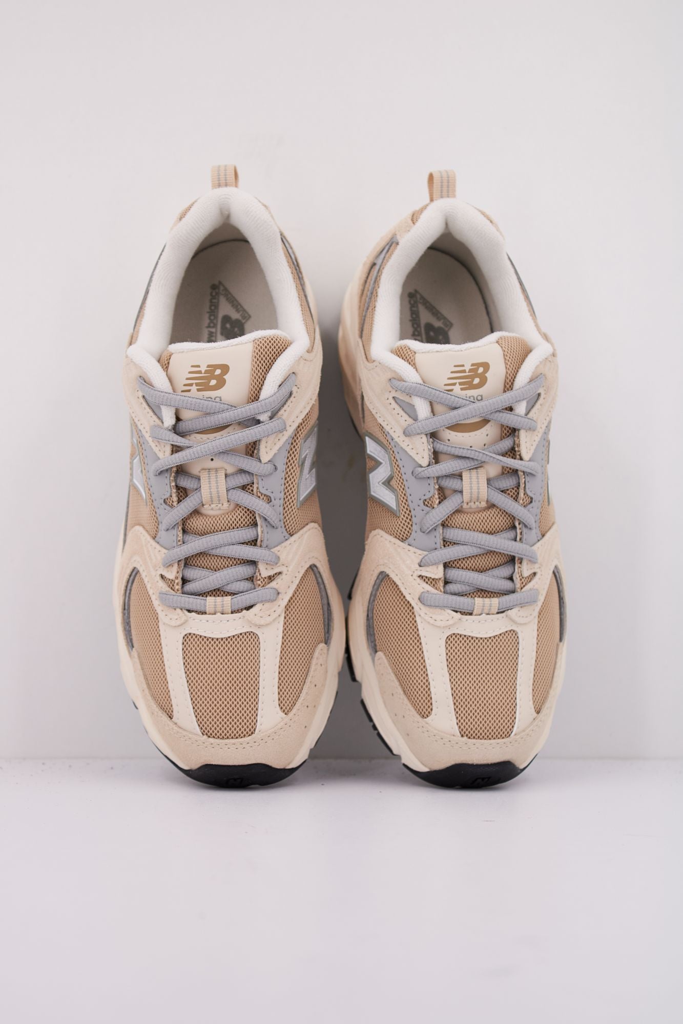 NEW BALANCE MR530 CP en color BEIS (3)