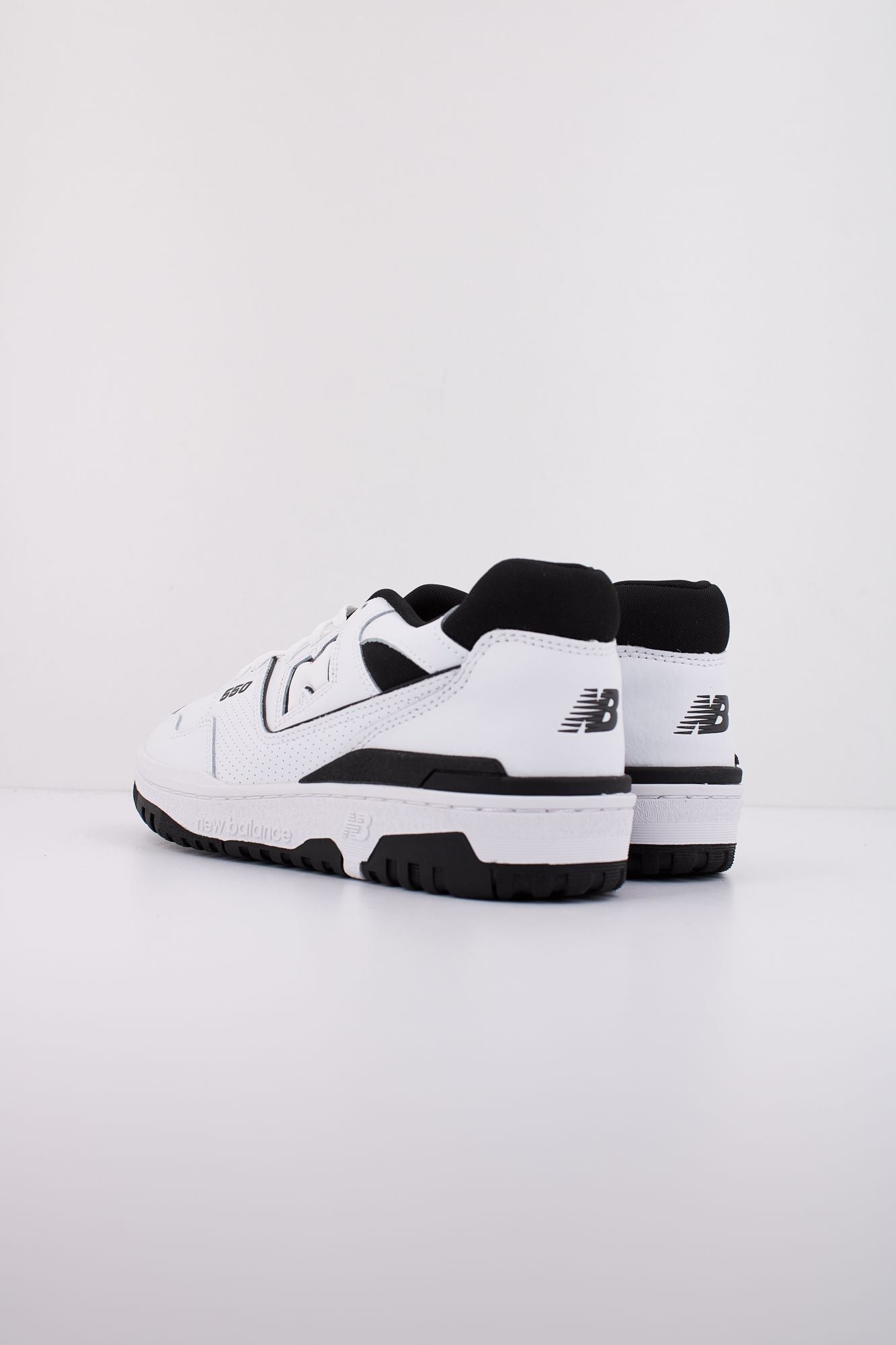 NEW BALANCE BB550  en color BLANCO (4)