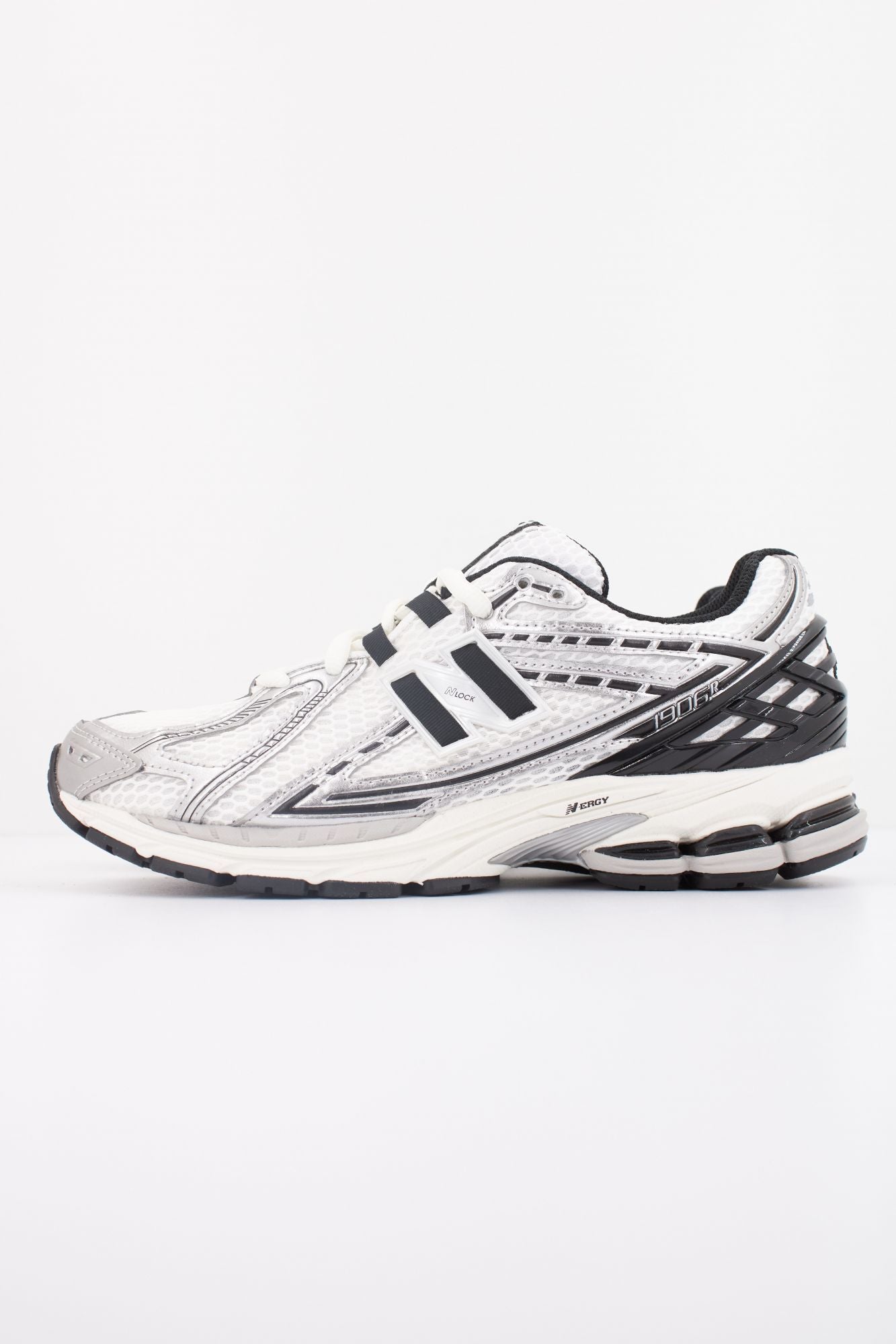 NEW BALANCE M1906 en color BLANCO (1)