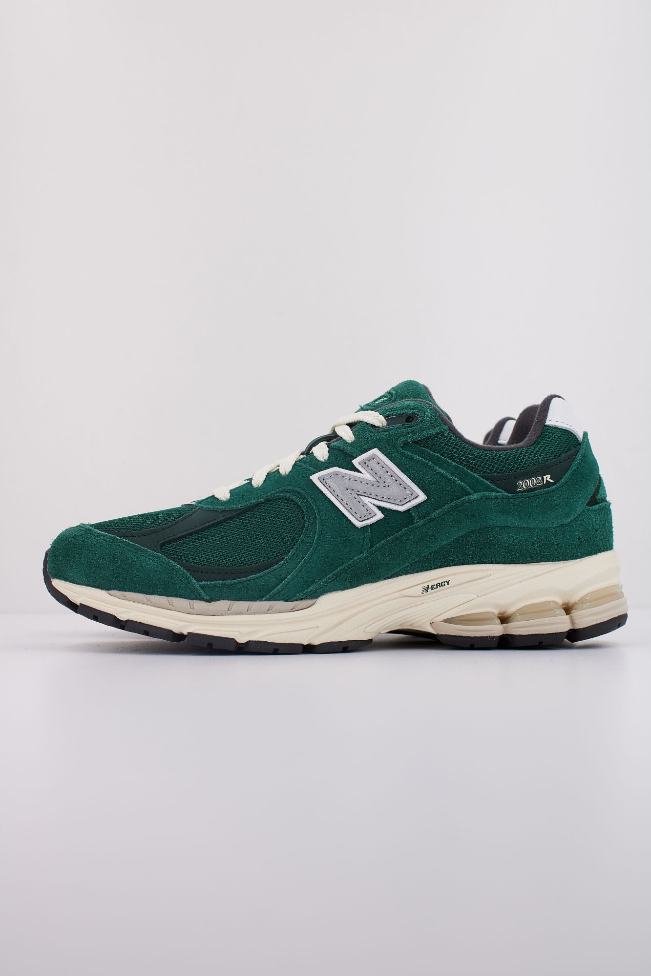 NEW BALANCE M2002  en color VERDE (1)