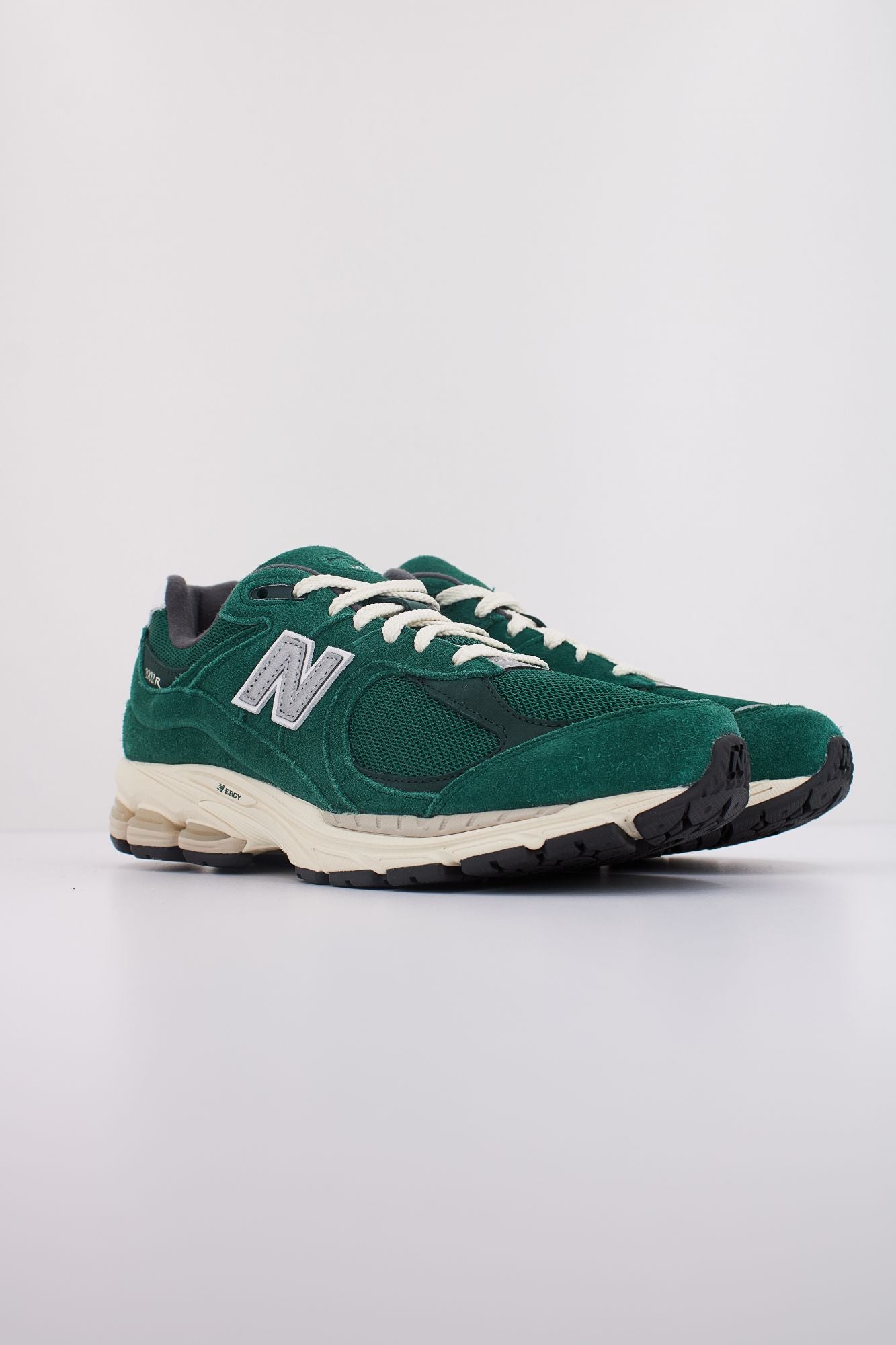 NEW BALANCE M2002  en color VERDE (2)