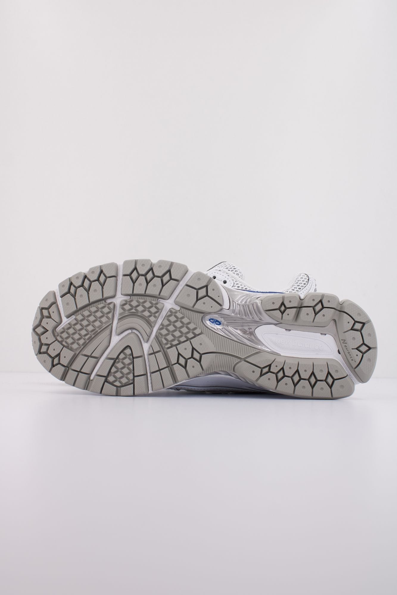 NEW BALANCE U1906  en color BLANCO (5)