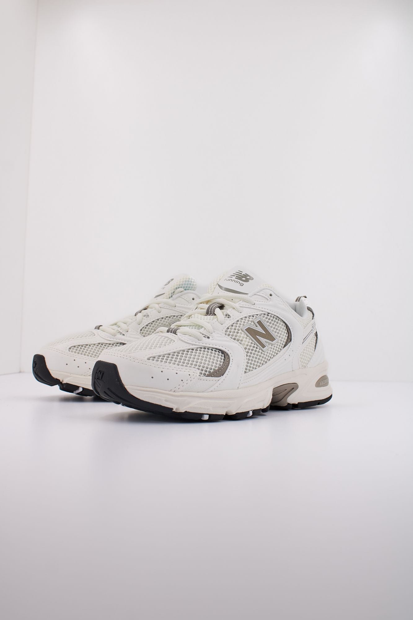 NEW BALANCE U530  en color BLANCO (2)