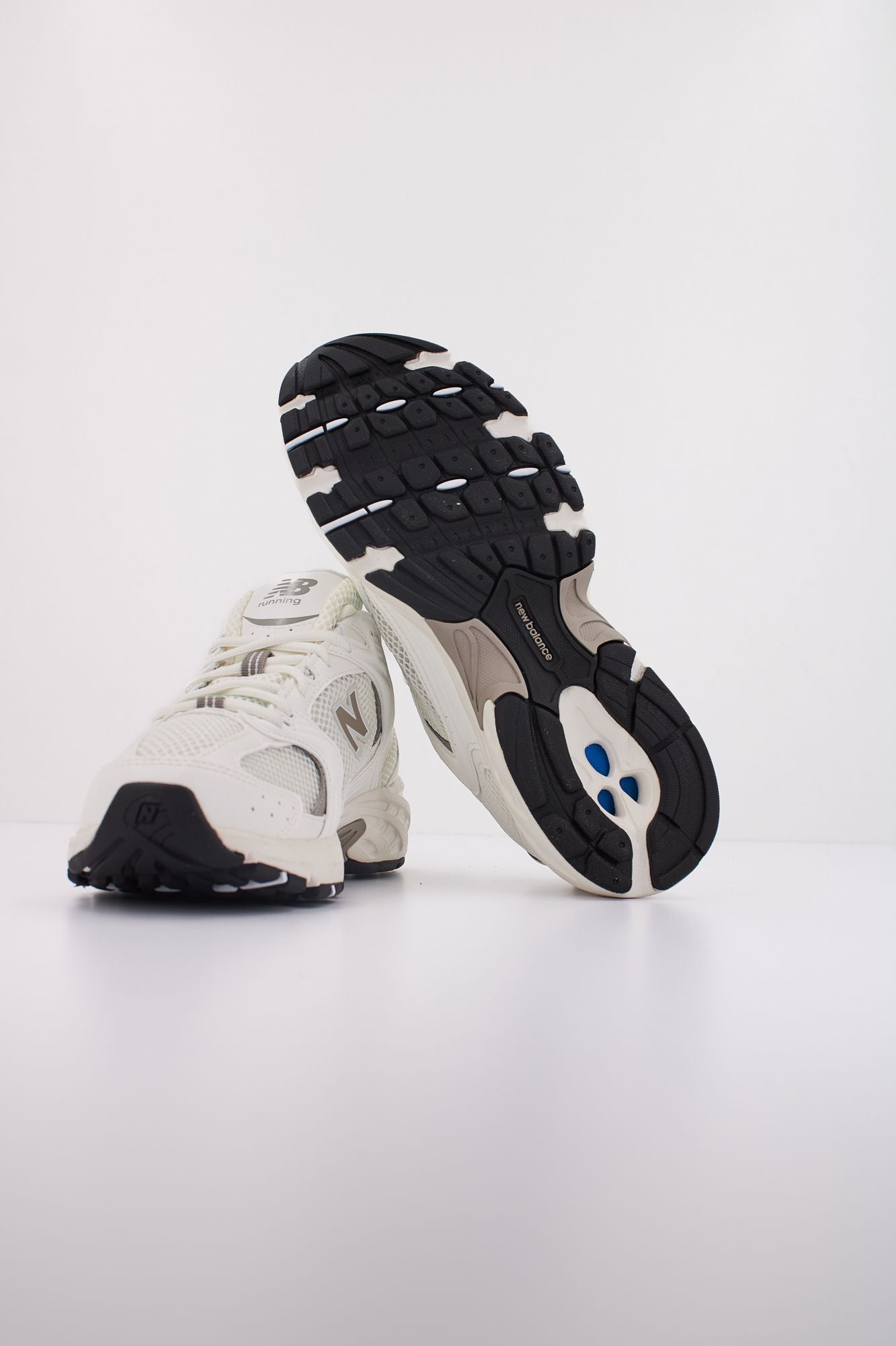 NEW BALANCE U530  en color BLANCO (5)