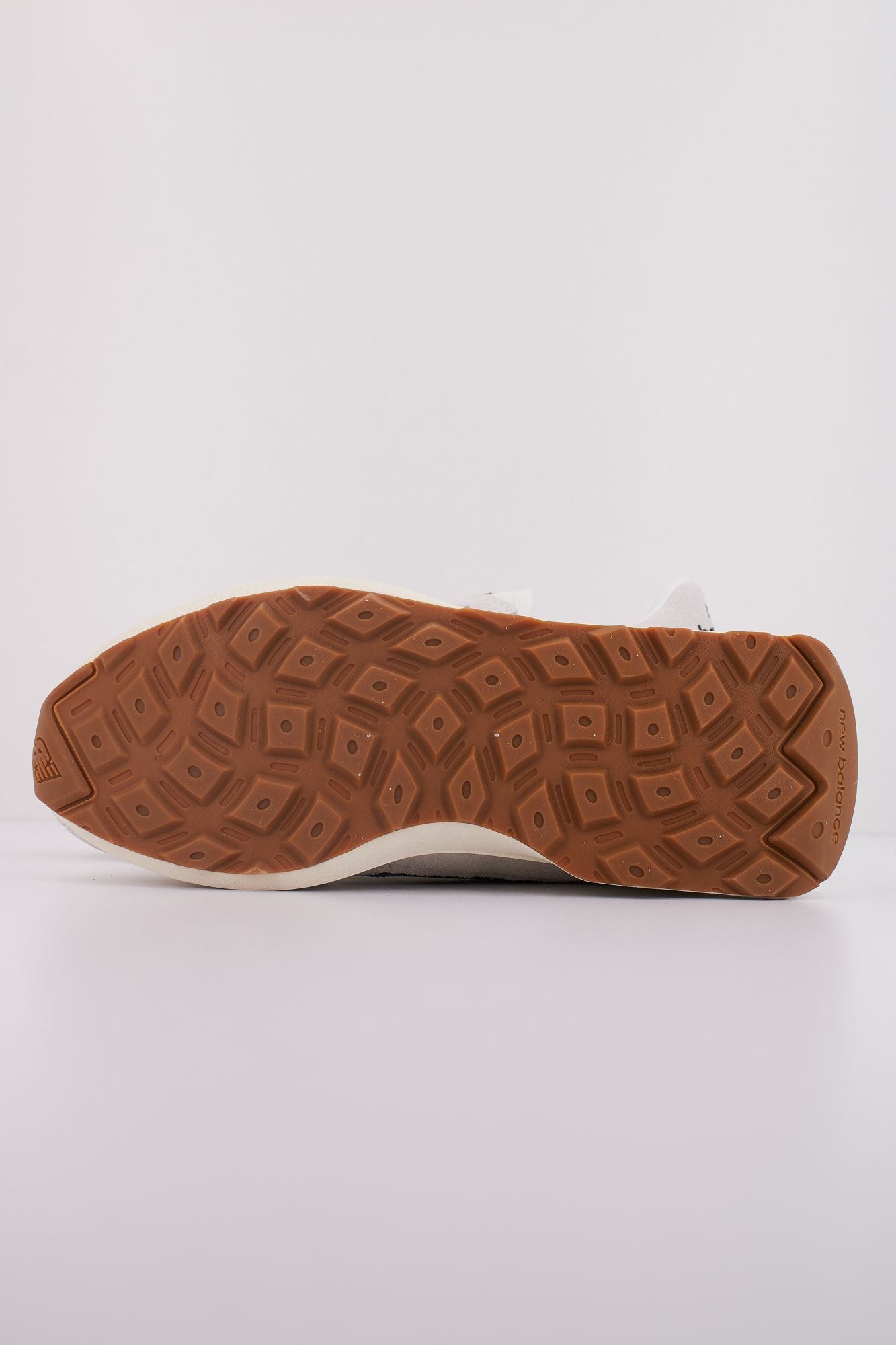 NEW BALANCE U370 CA en color BLANCO (5)