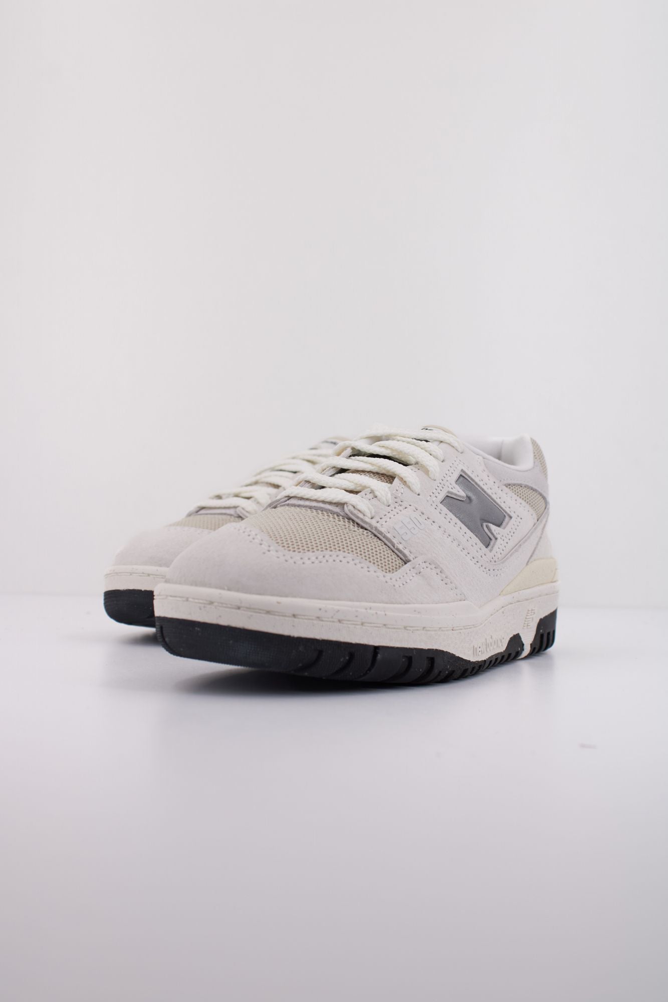 NEW BALANCE BBW550  en color BLANCO (2)