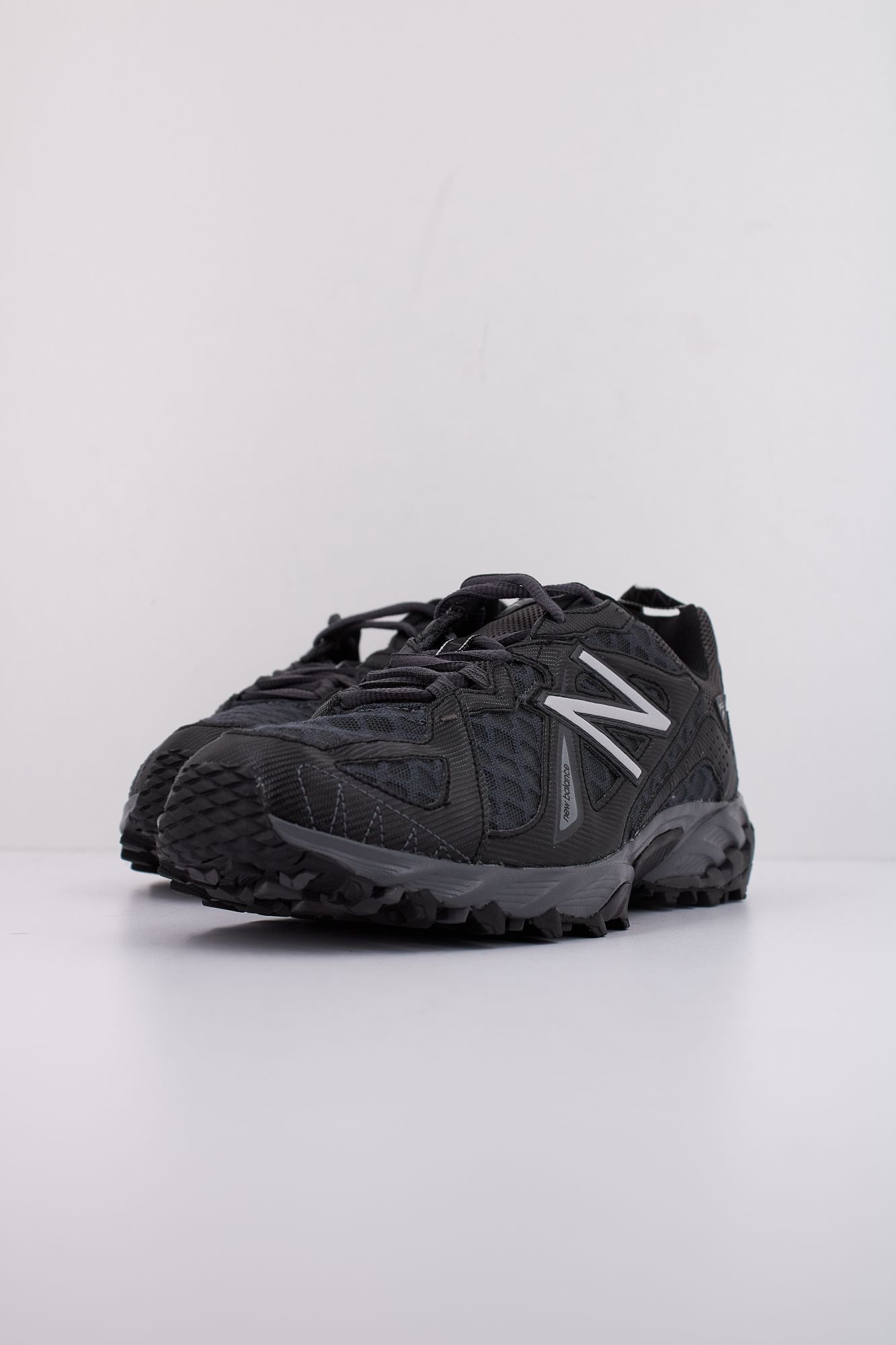 NEW BALANCE ML610 TAQ en color NEGRO (2)